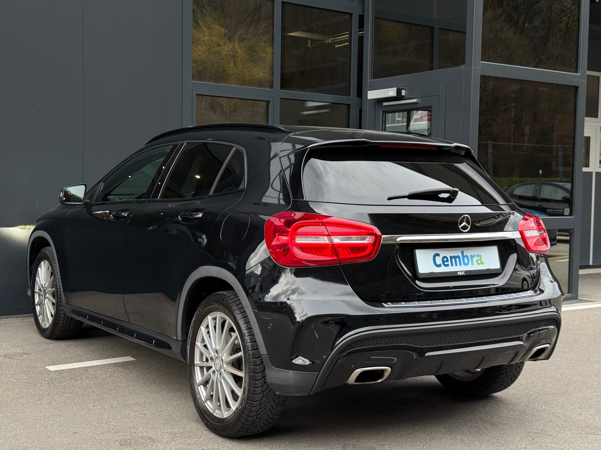 MERCEDES-BENZ GLA 250 AMG Line 4Matic 7G-DCT-showroom-element-3