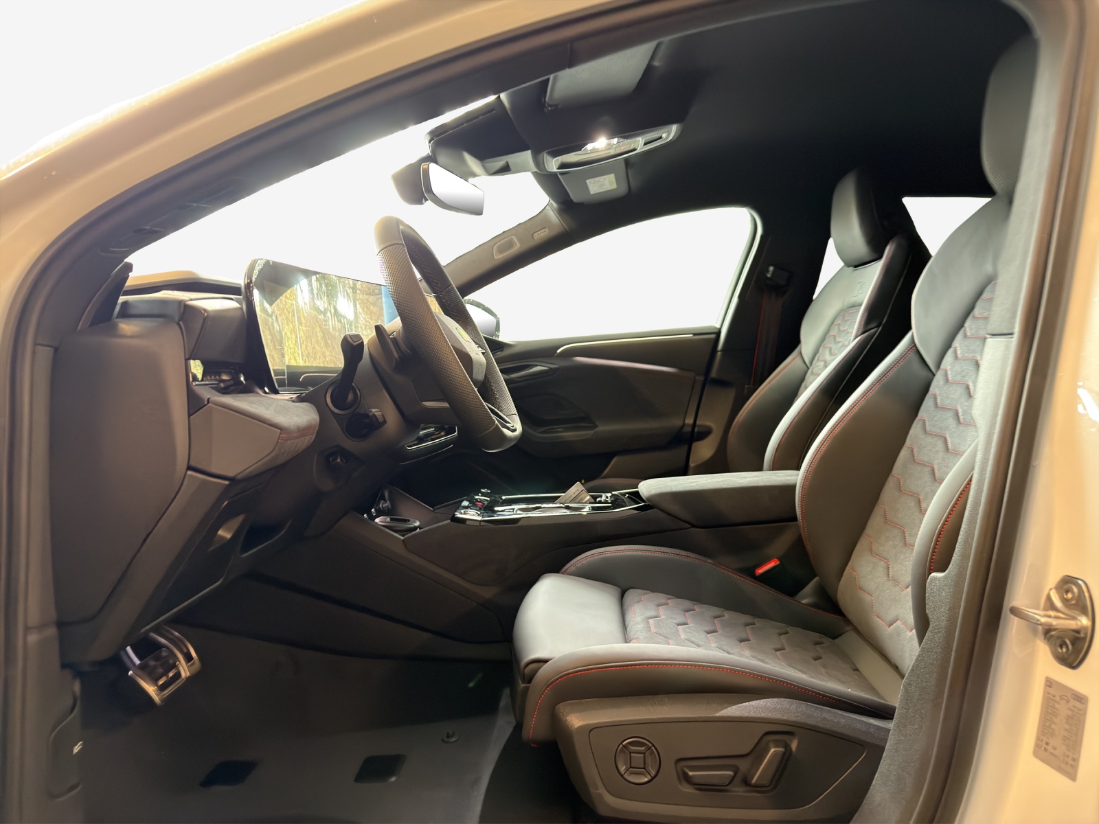 AUDI A6 Avant e-tron quattro-image-7