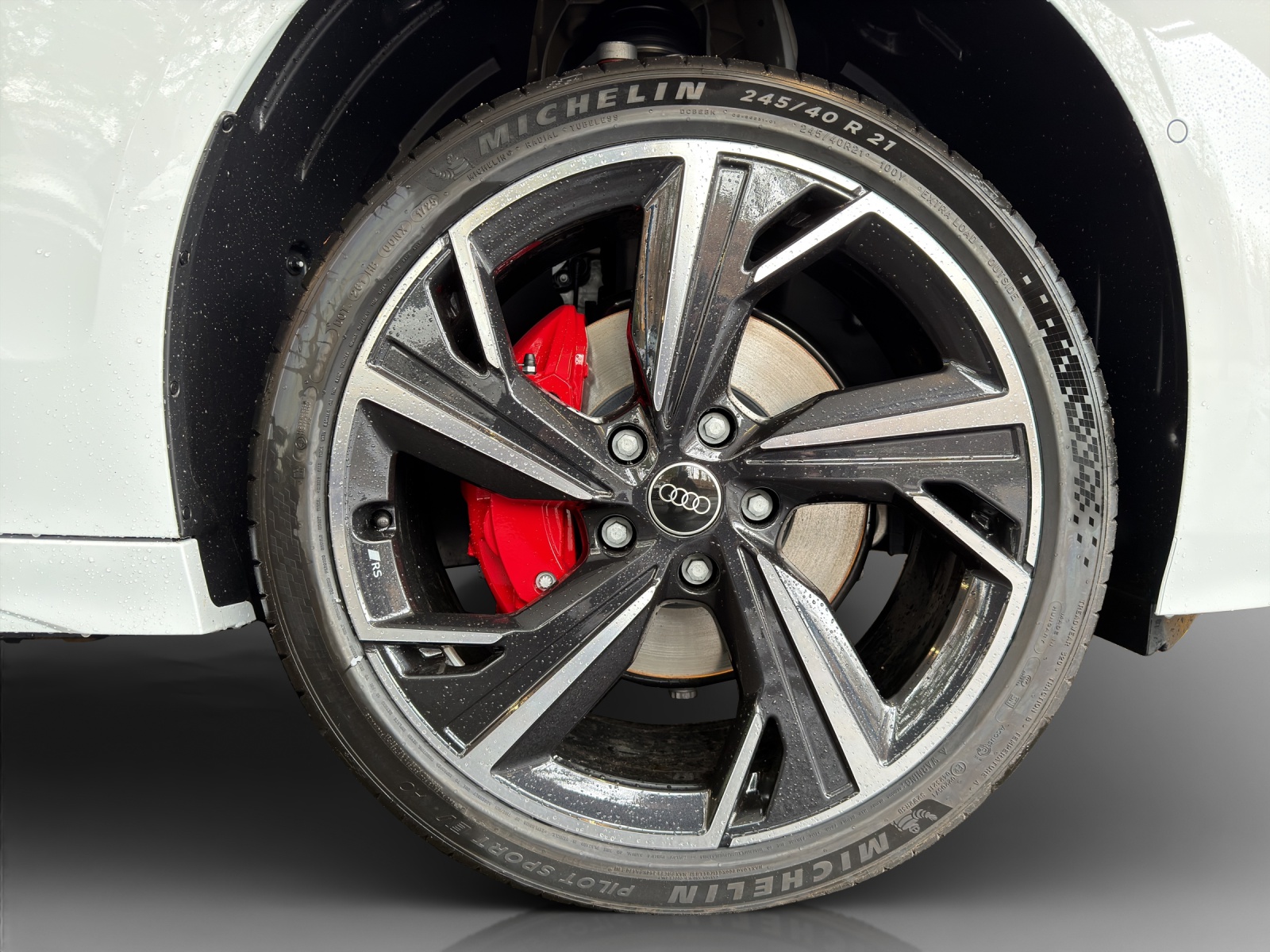 AUDI A6 Avant e-tron quattro-image-13