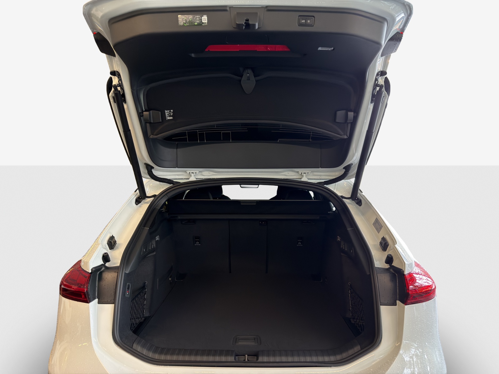 AUDI A6 Avant e-tron quattro-image-12