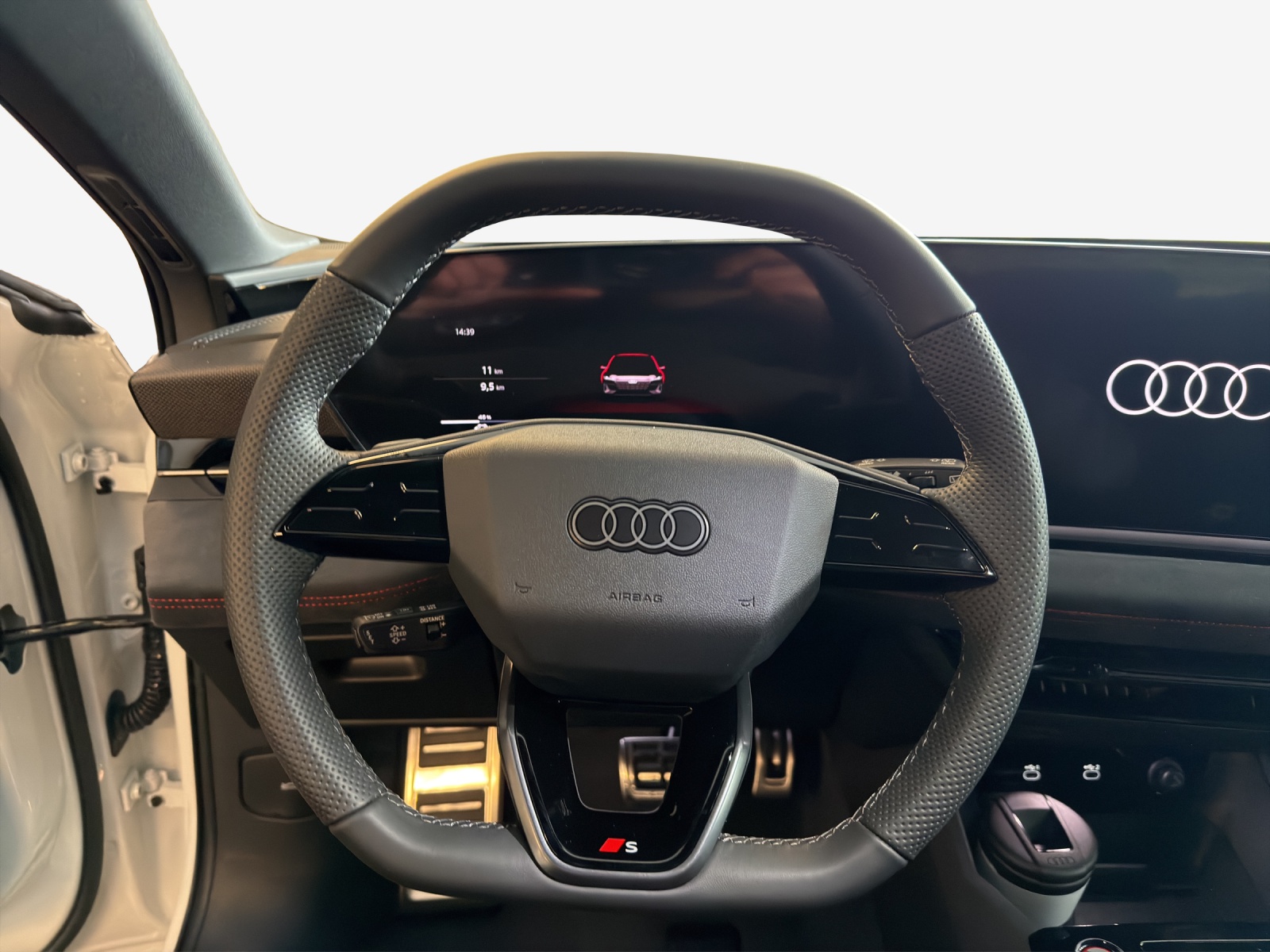 AUDI A6 Avant e-tron quattro-image-9