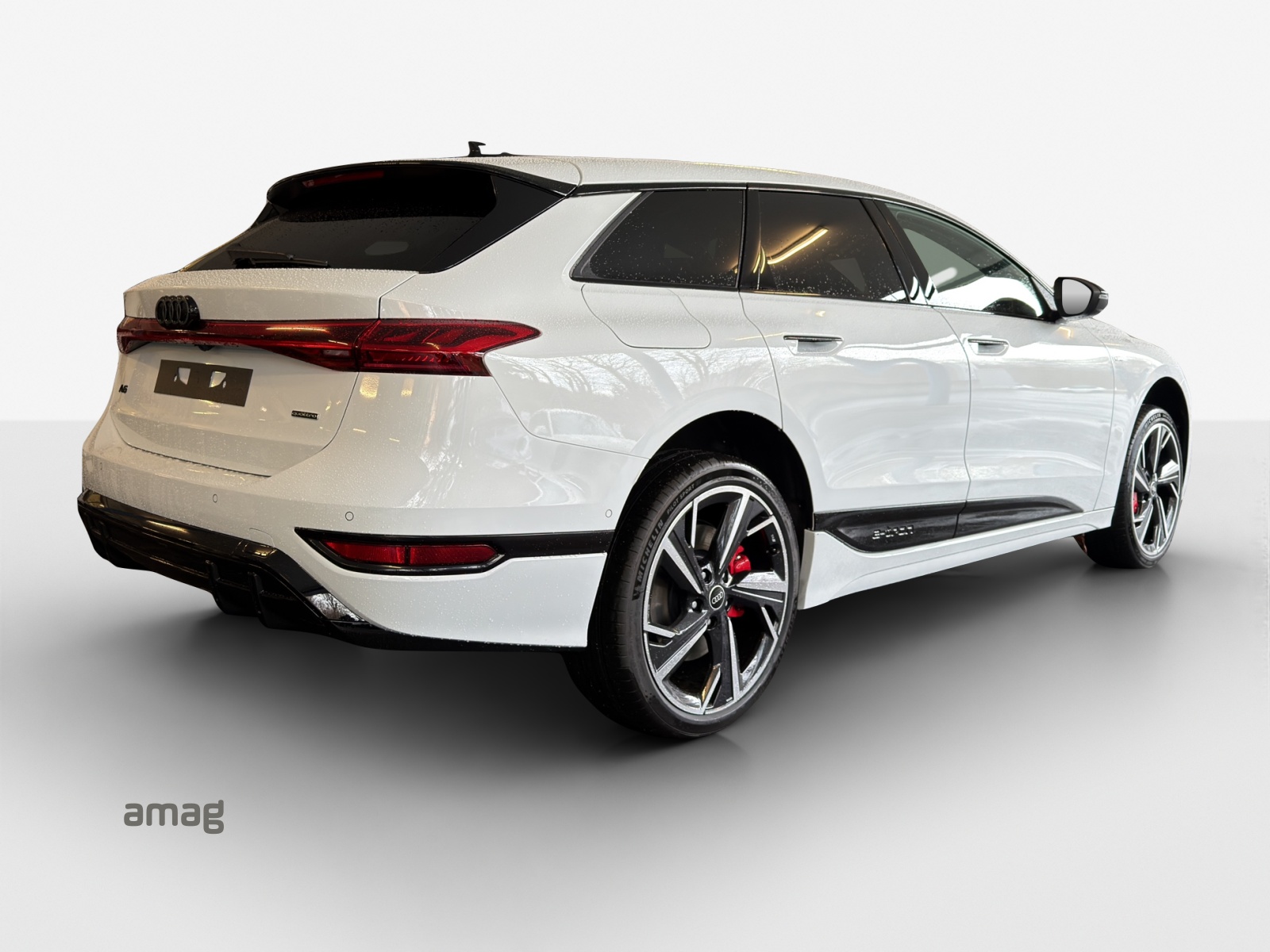 AUDI A6 Avant e-tron quattro-image-4