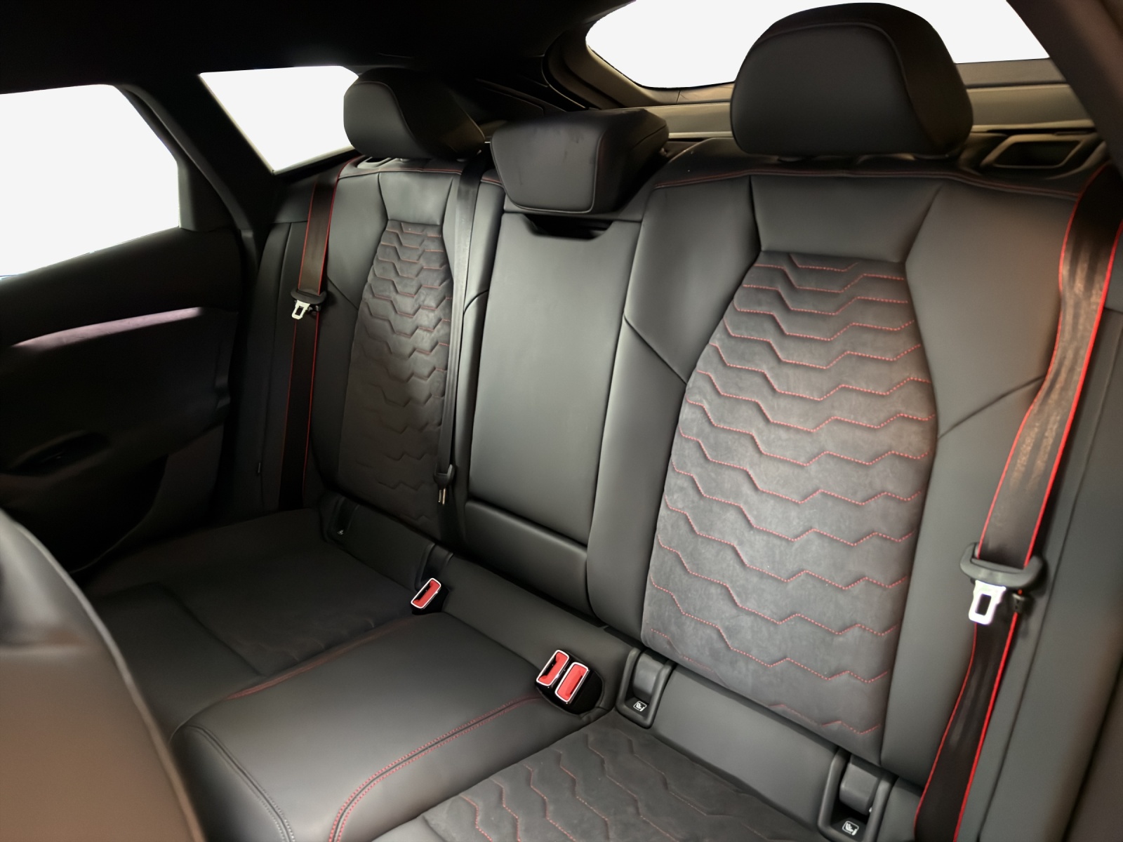 AUDI A6 Avant e-tron quattro-image-11