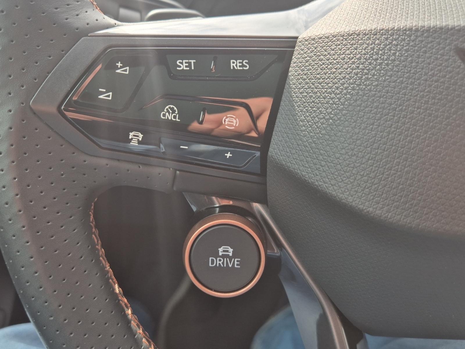 CUPRA Tavascan Type 9 77 kWh VZ Adrenaline*360°Kamera*Panoramadach*Head up Display*-image-22