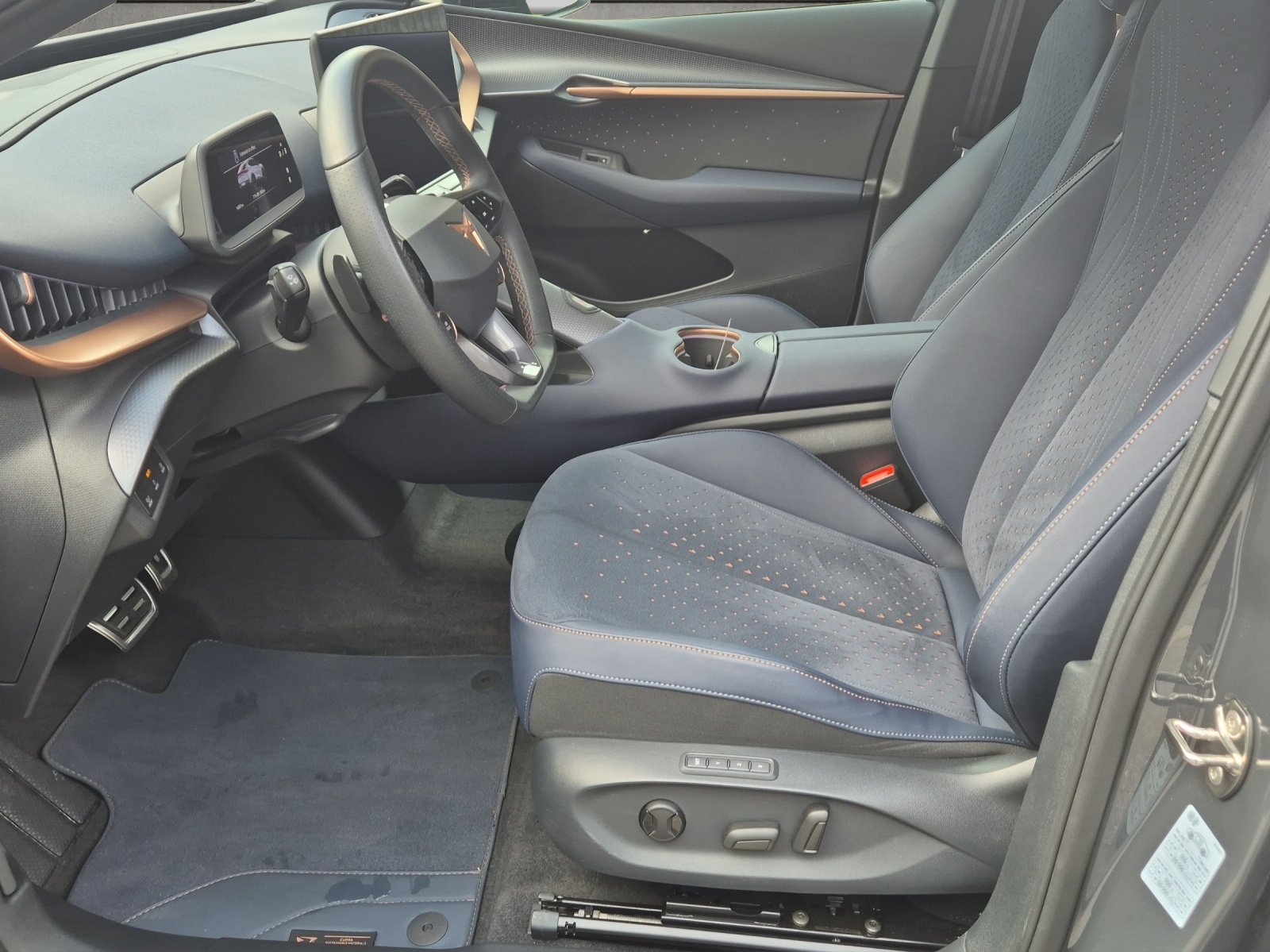 CUPRA Tavascan Type 9 77 kWh VZ Adrenaline*360°Kamera*Panoramadach*Head up Display*-image-8