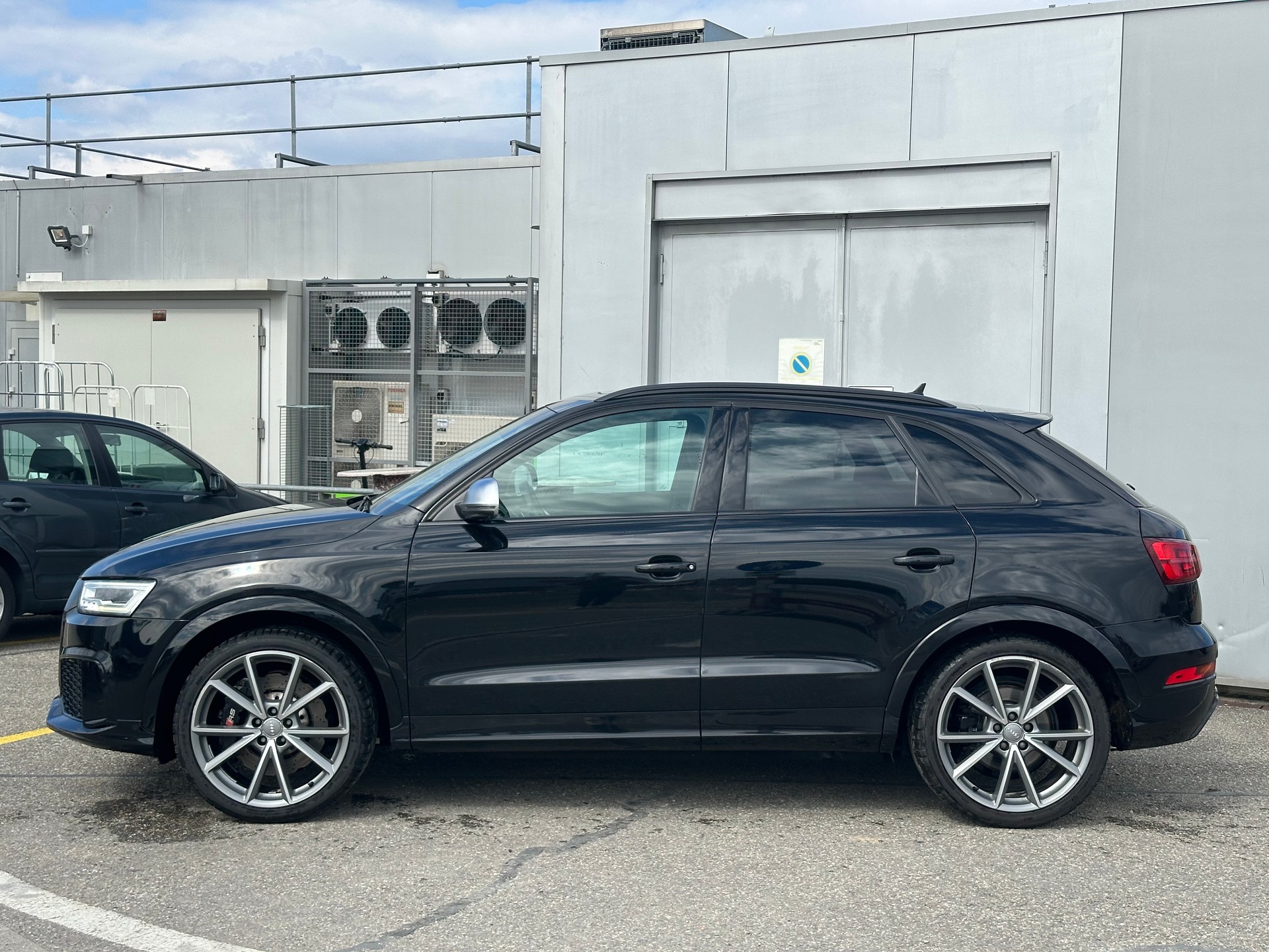 AUDI RS Q3 2.5 TFSI quattro S-tronic-image-2