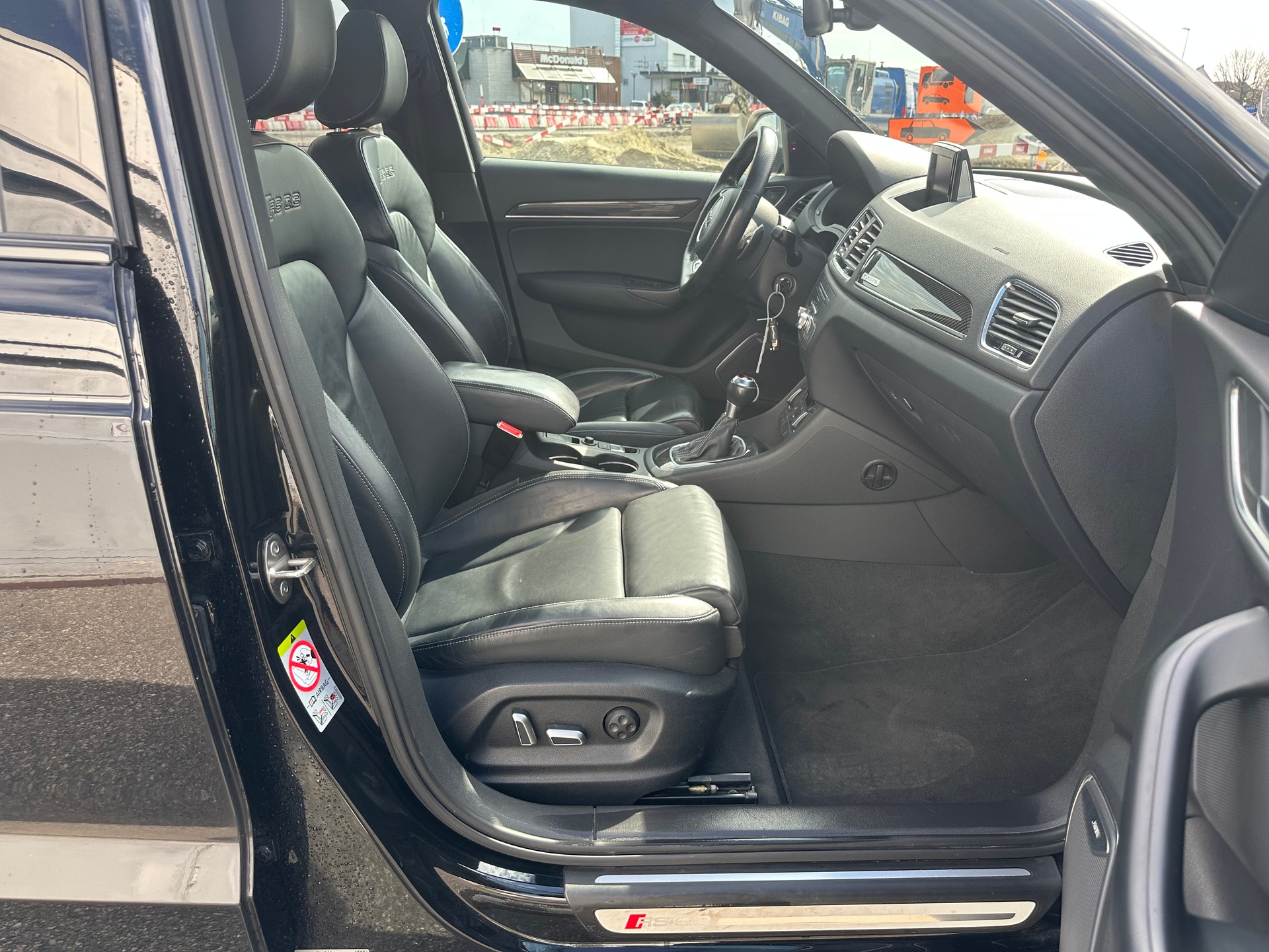 AUDI RS Q3 2.5 TFSI quattro S-tronic-image-11