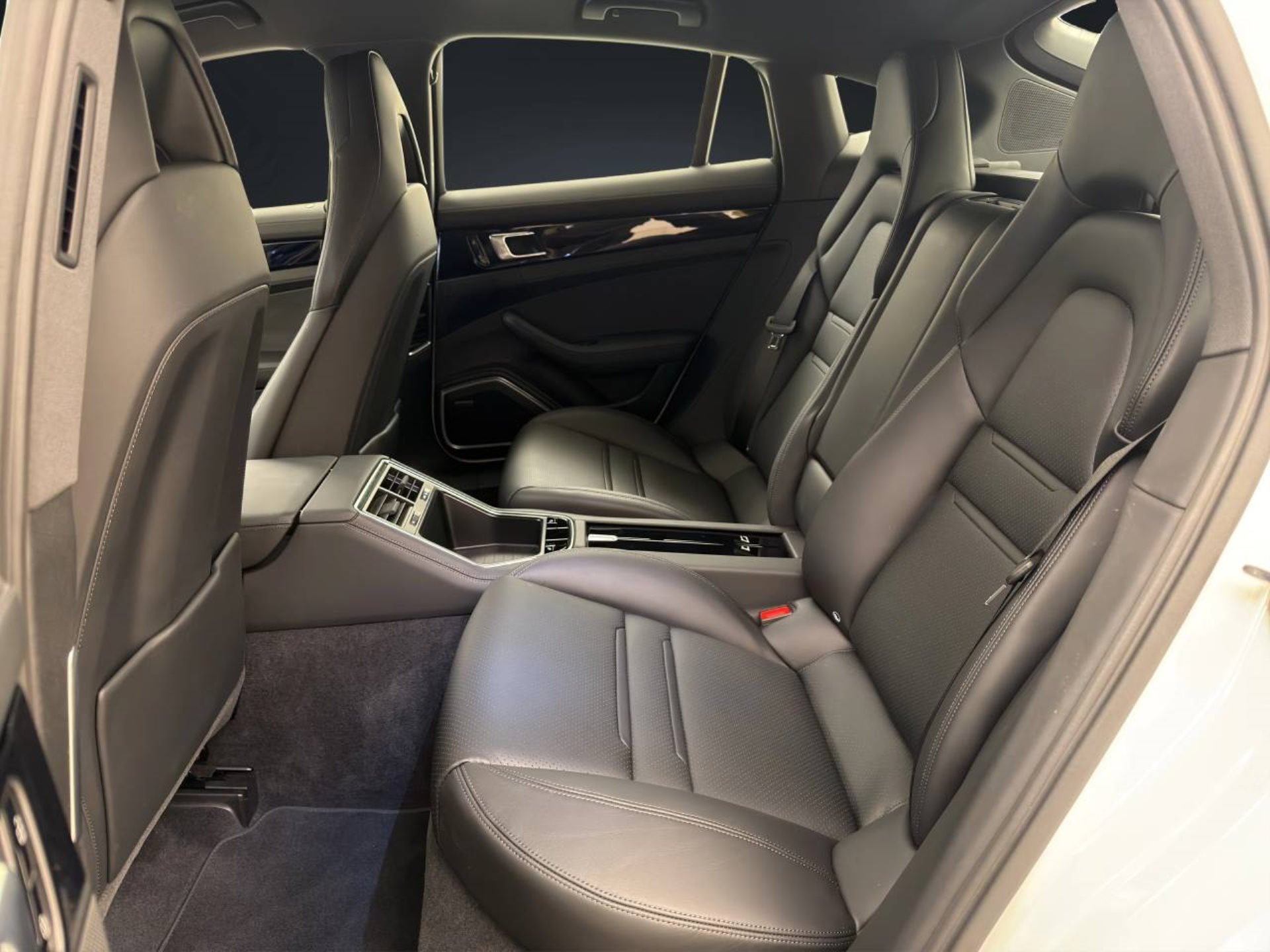 PORSCHE Panamera 4S E-Hybrid-image-15