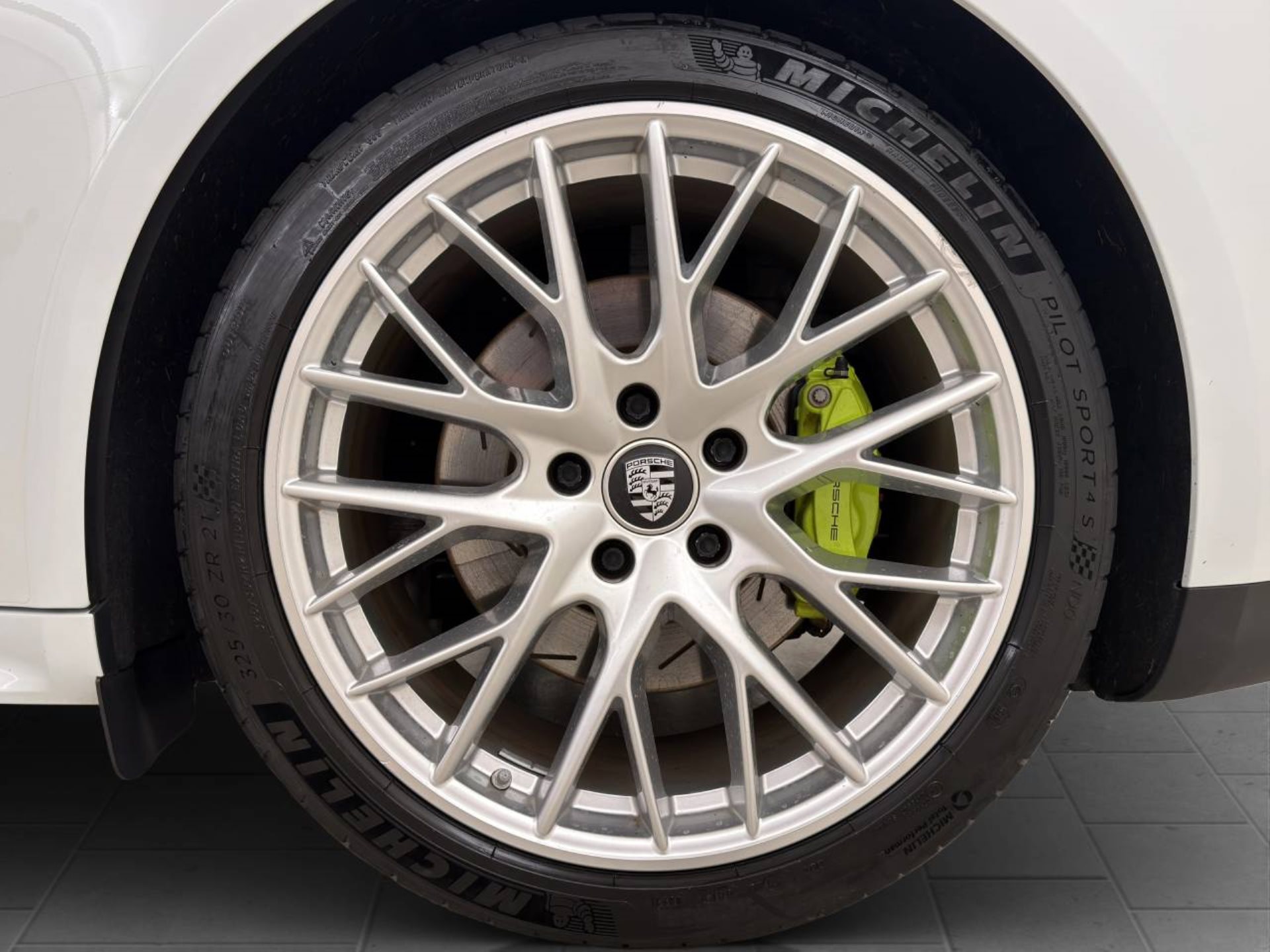 PORSCHE Panamera 4S E-Hybrid-image-11