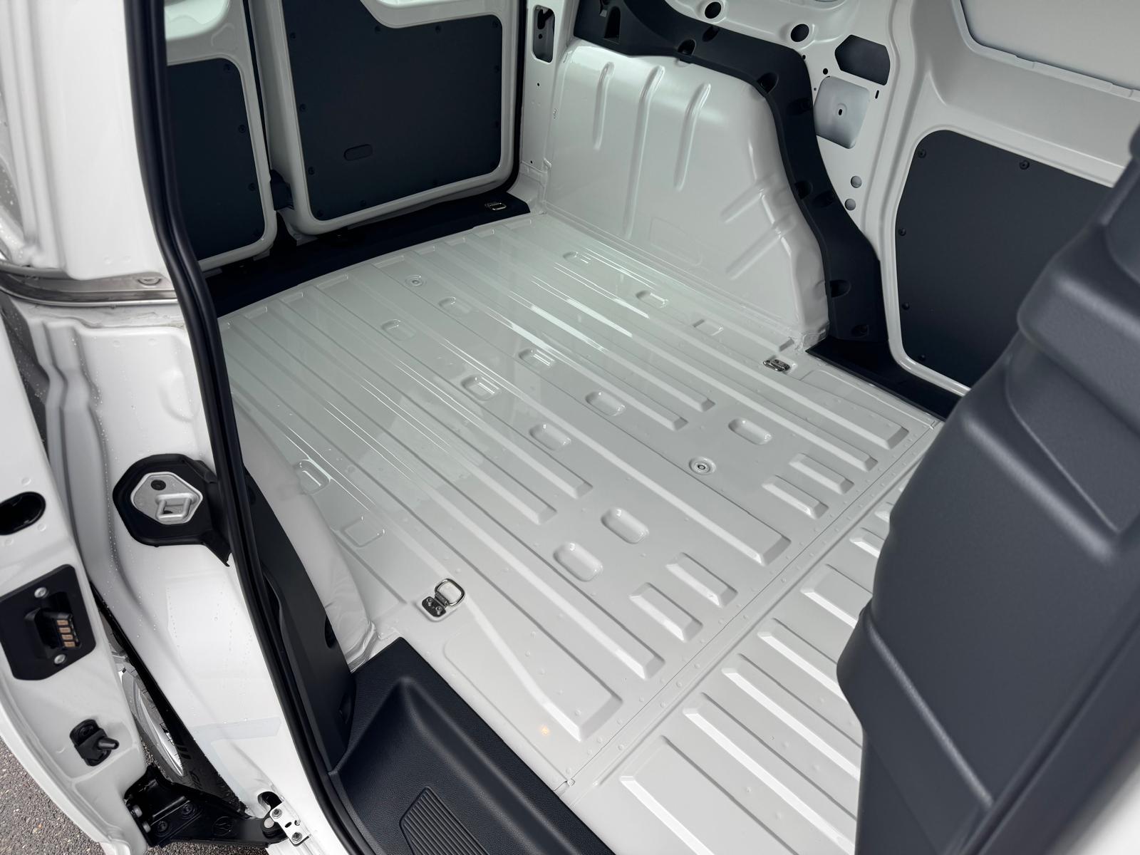 VW Caddy Cargo 1.5 TSI Entry-image-3