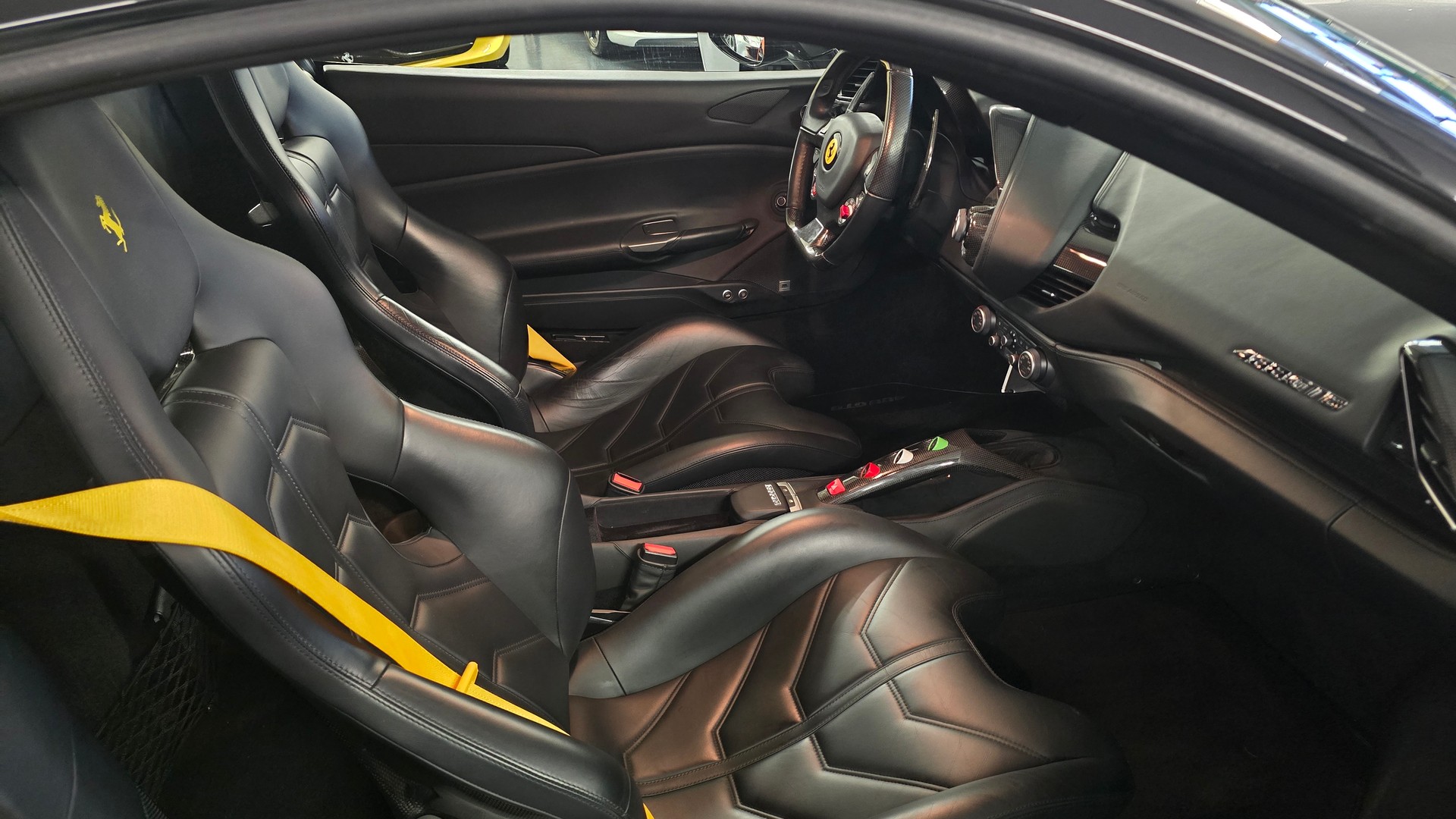 FERRARI 488 GTB 3.9 V8-image-23