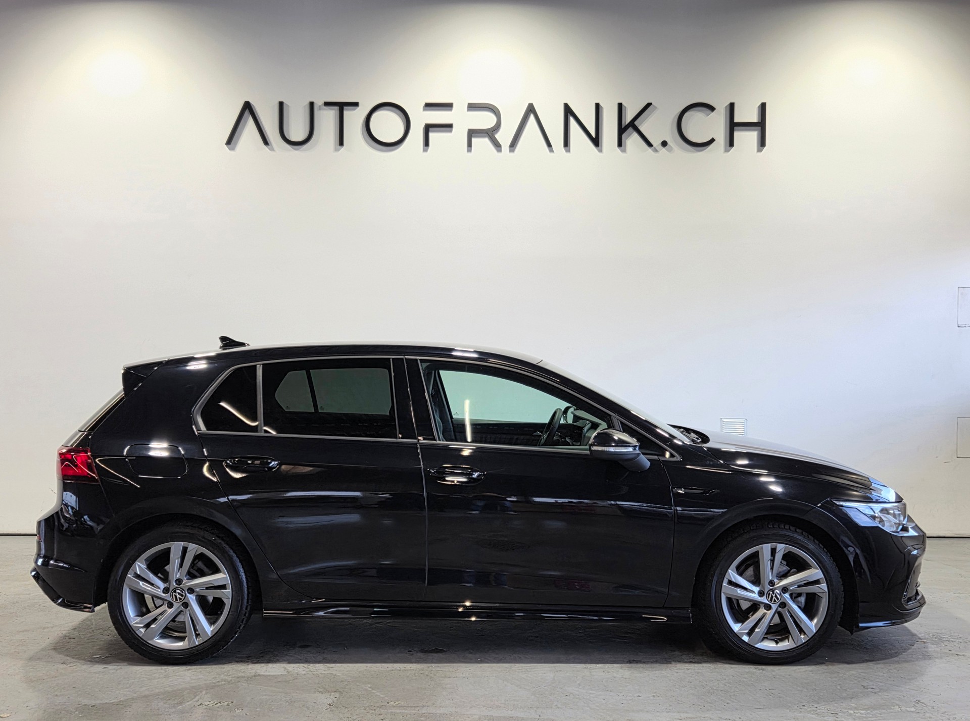 VW Golf VIII 1.5 eTSI R-Line DSG-showroom-element-1