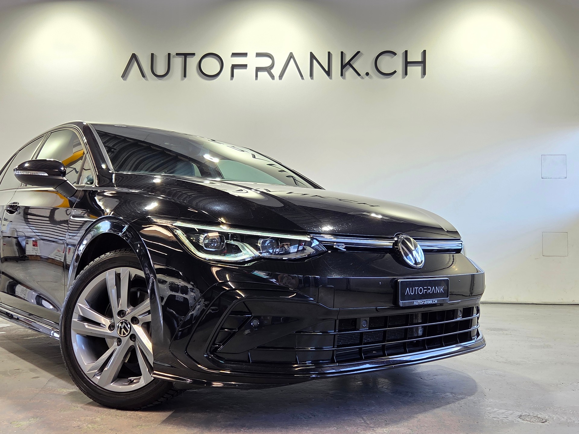 VW Golf VIII 1.5 eTSI R-Line DSG-image-8