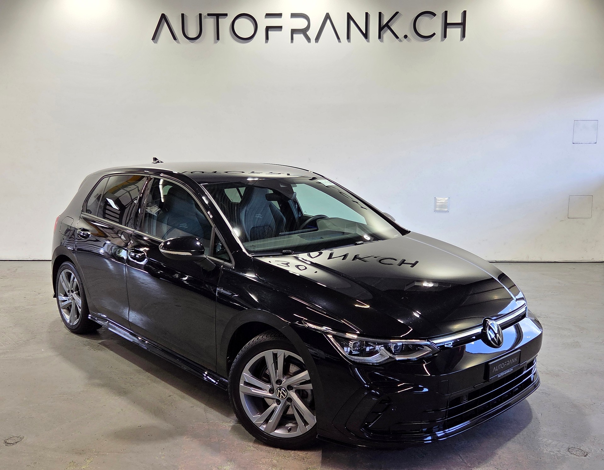 VW Golf VIII 1.5 eTSI R-Line DSG-image-21