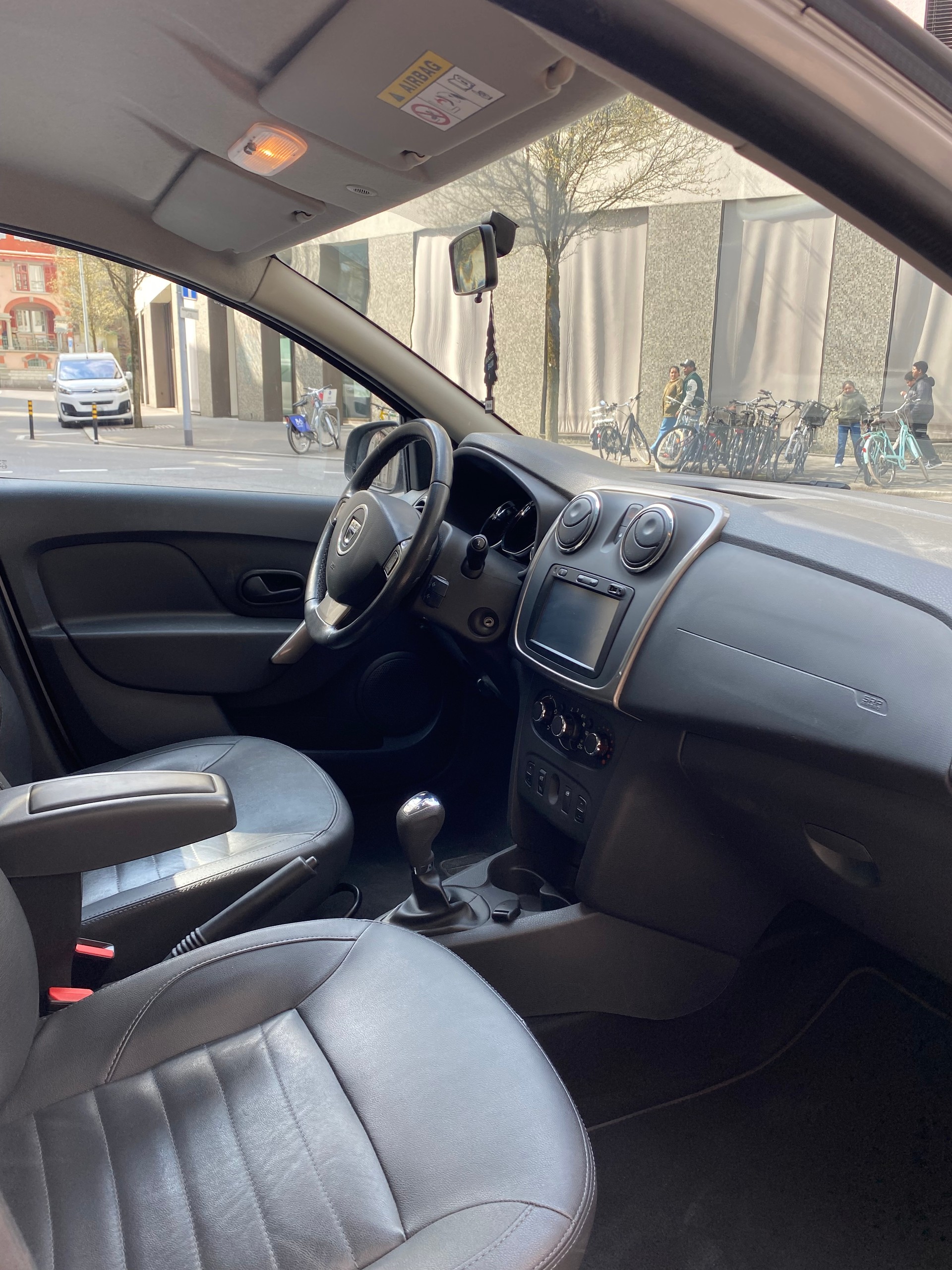 DACIA Logan MCV 0.9 Celebration Automatic-image-9