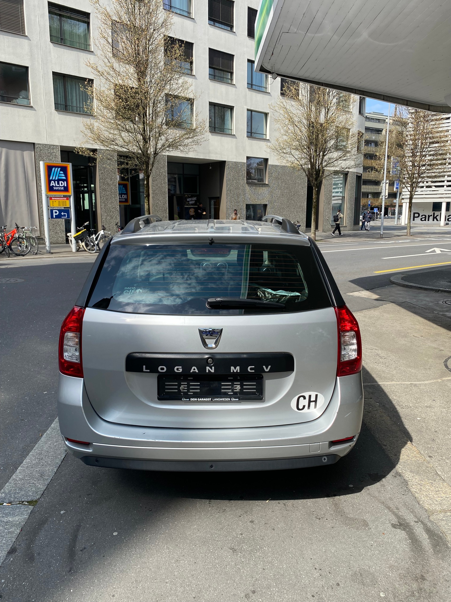 DACIA Logan MCV 0.9 Celebration Automatic-image-5