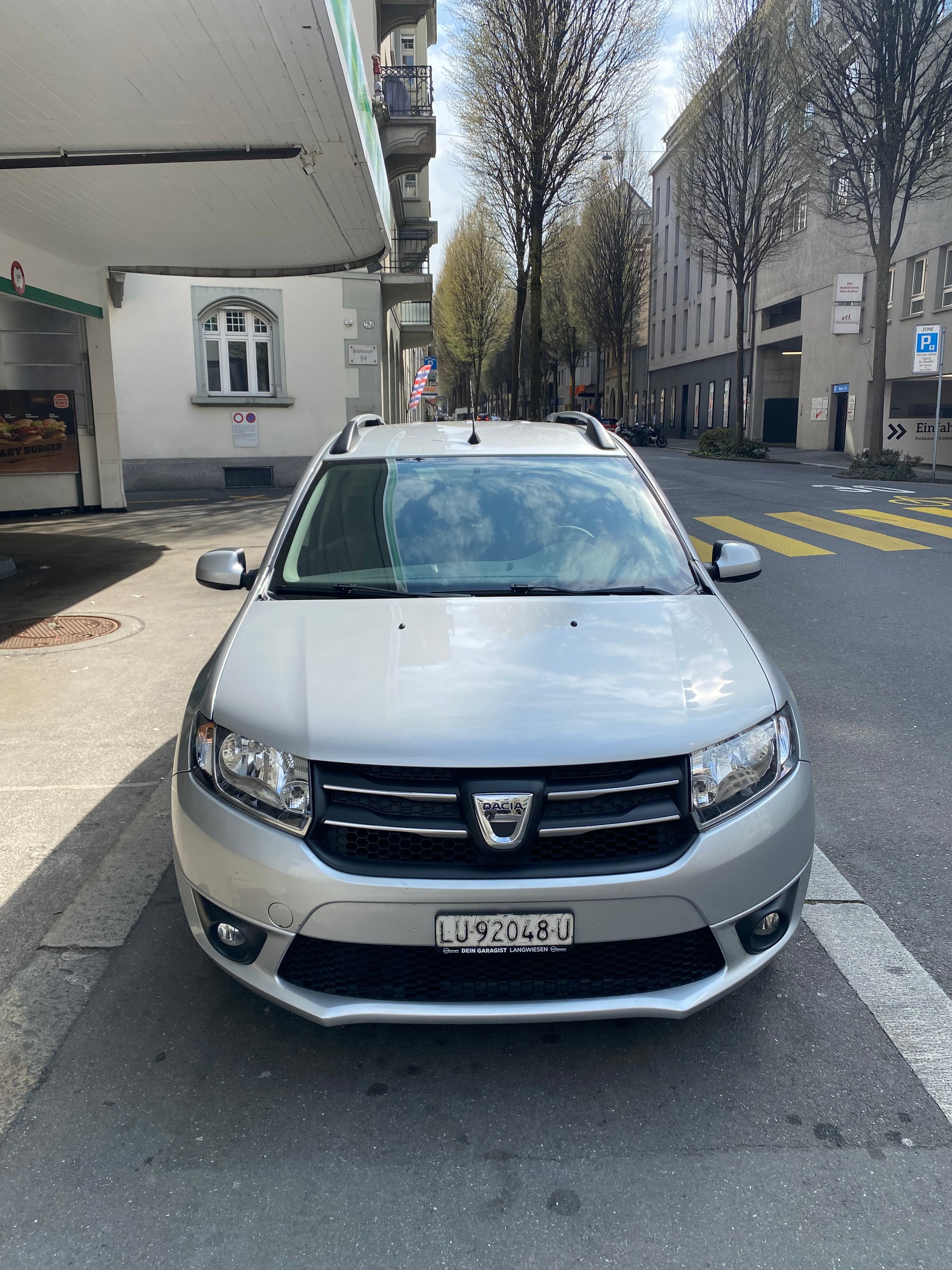 DACIA Logan MCV 0.9 Celebration Automatic-image-1