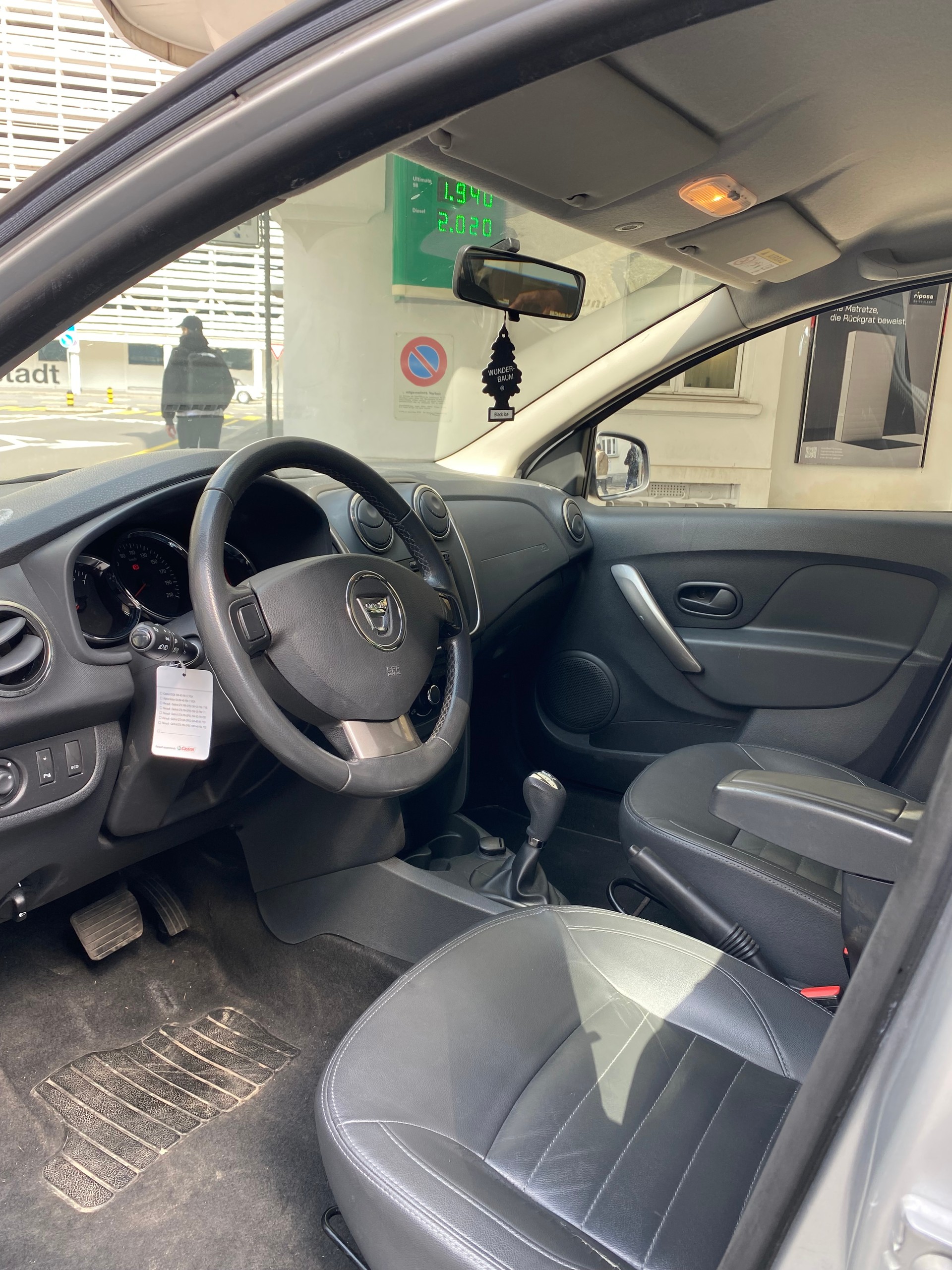 DACIA Logan MCV 0.9 Celebration Automatic-image-7