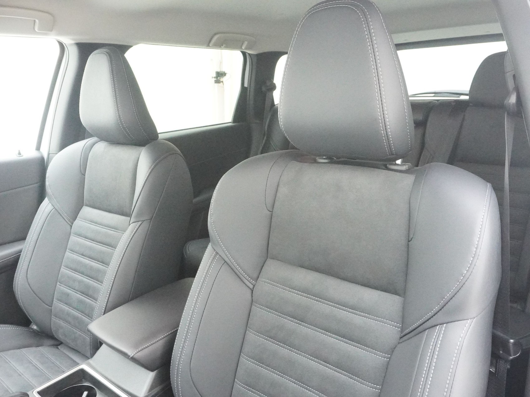 MITSUBISHI Outlander 2.4 PHEV Invite 4x4-image-12