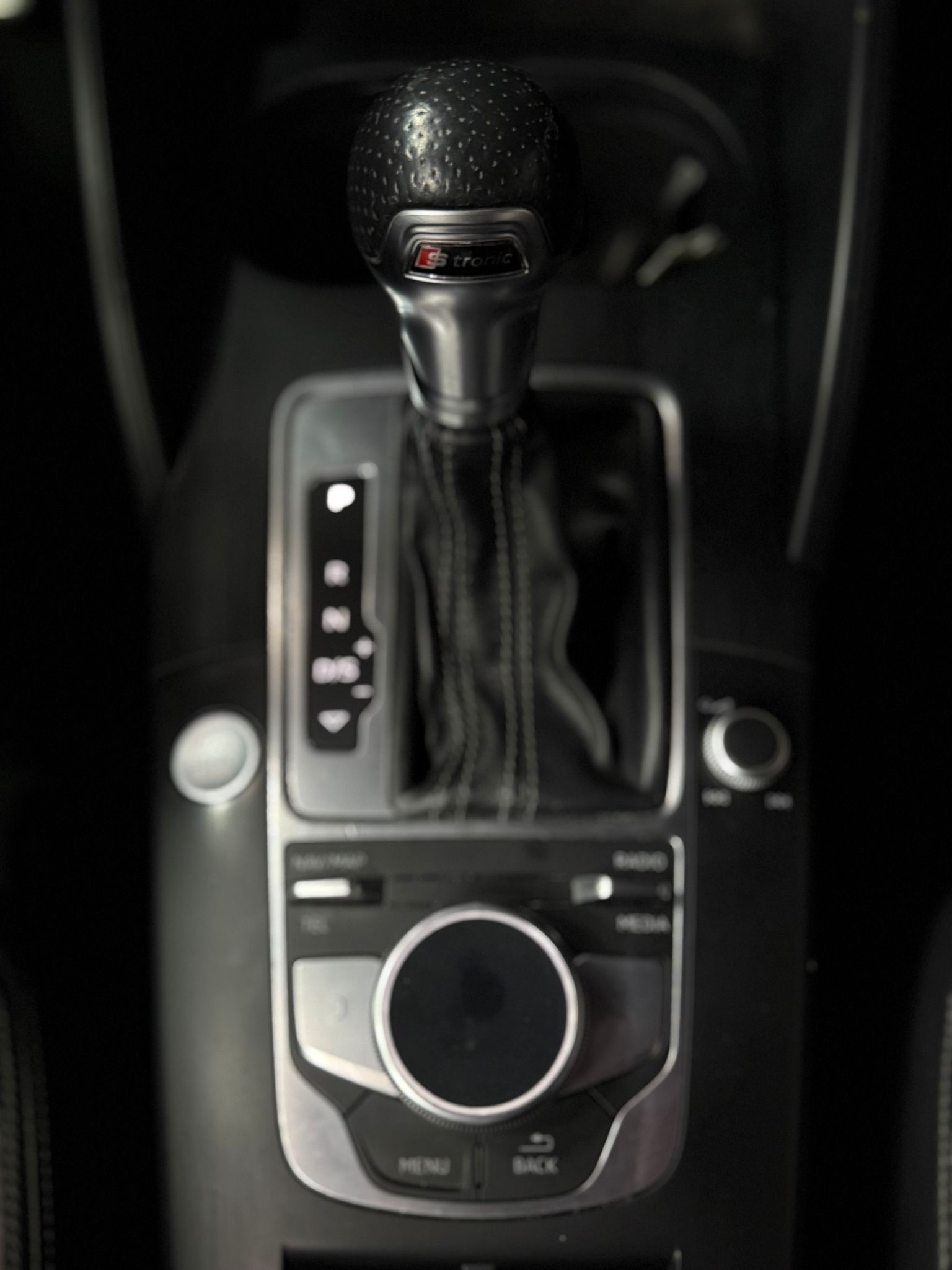 AUDI A3 Cabriolet 1.5 TFSI Sport S-tronic-image-12