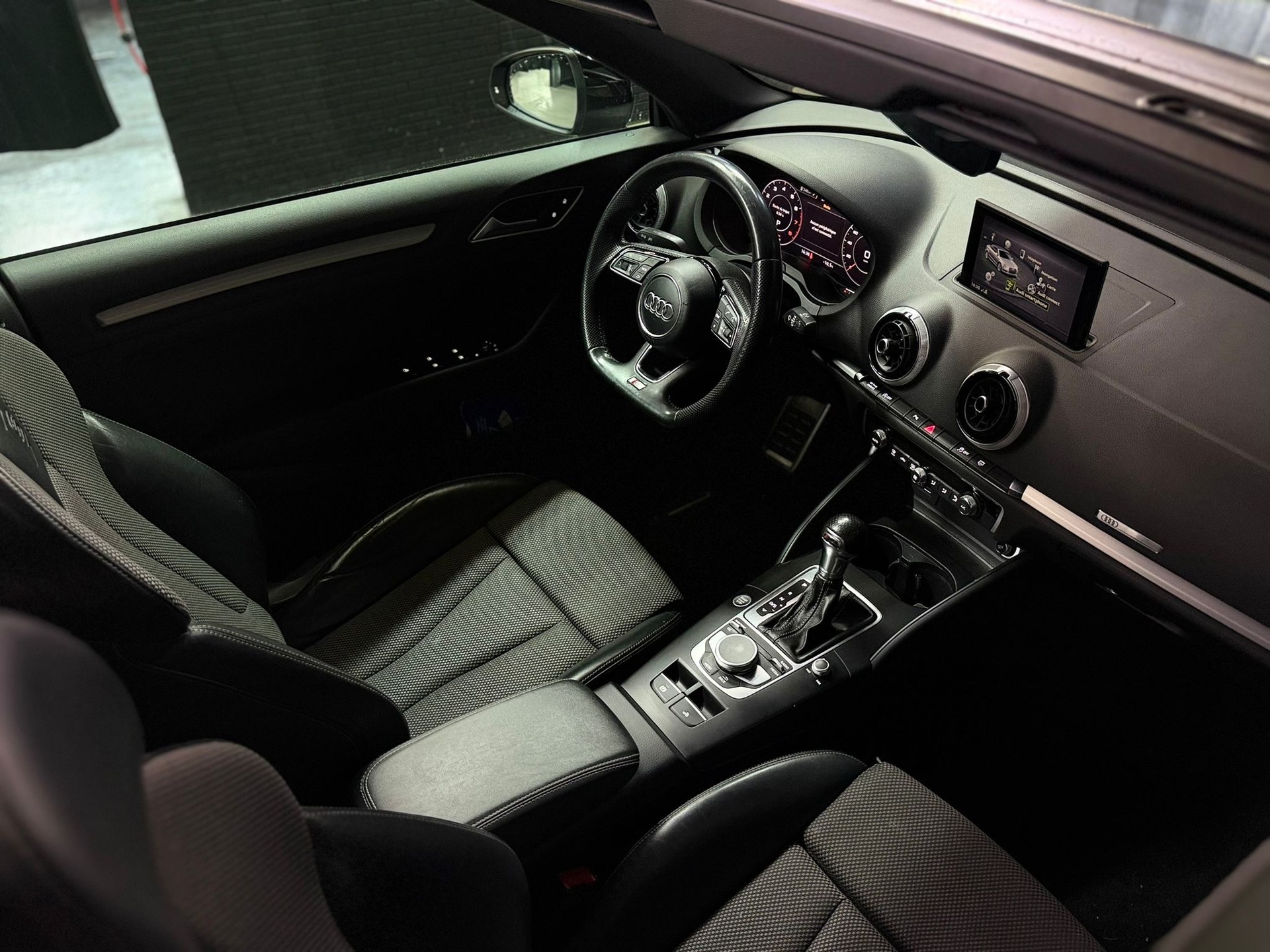 AUDI A3 Cabriolet 1.5 TFSI Sport S-tronic-image-9