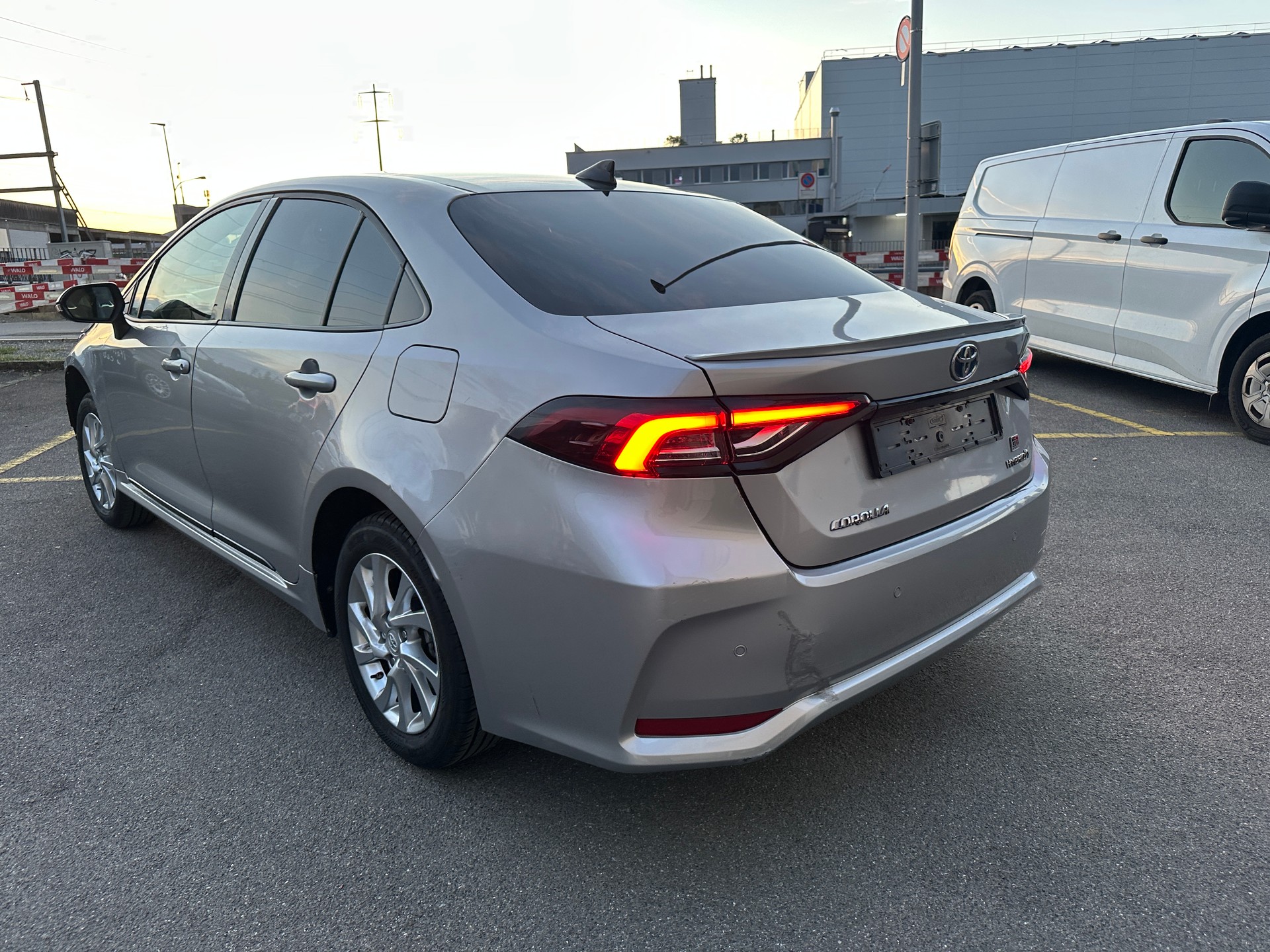 TOYOTA Corolla 1.8 HSD Trend e-CVT-image-5