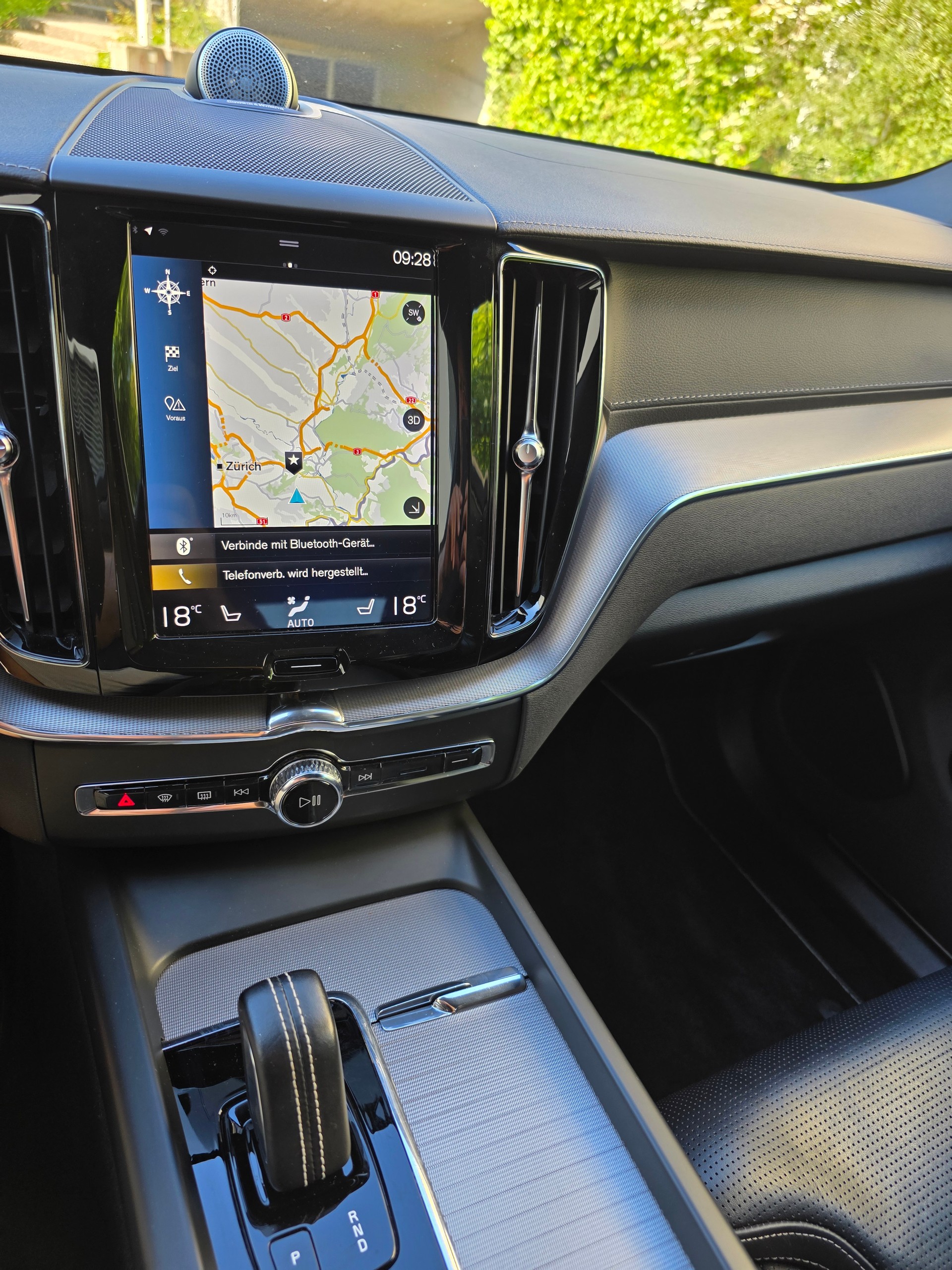 VOLVO XC60 T8 eAWD R-Design Geartronic-image-17