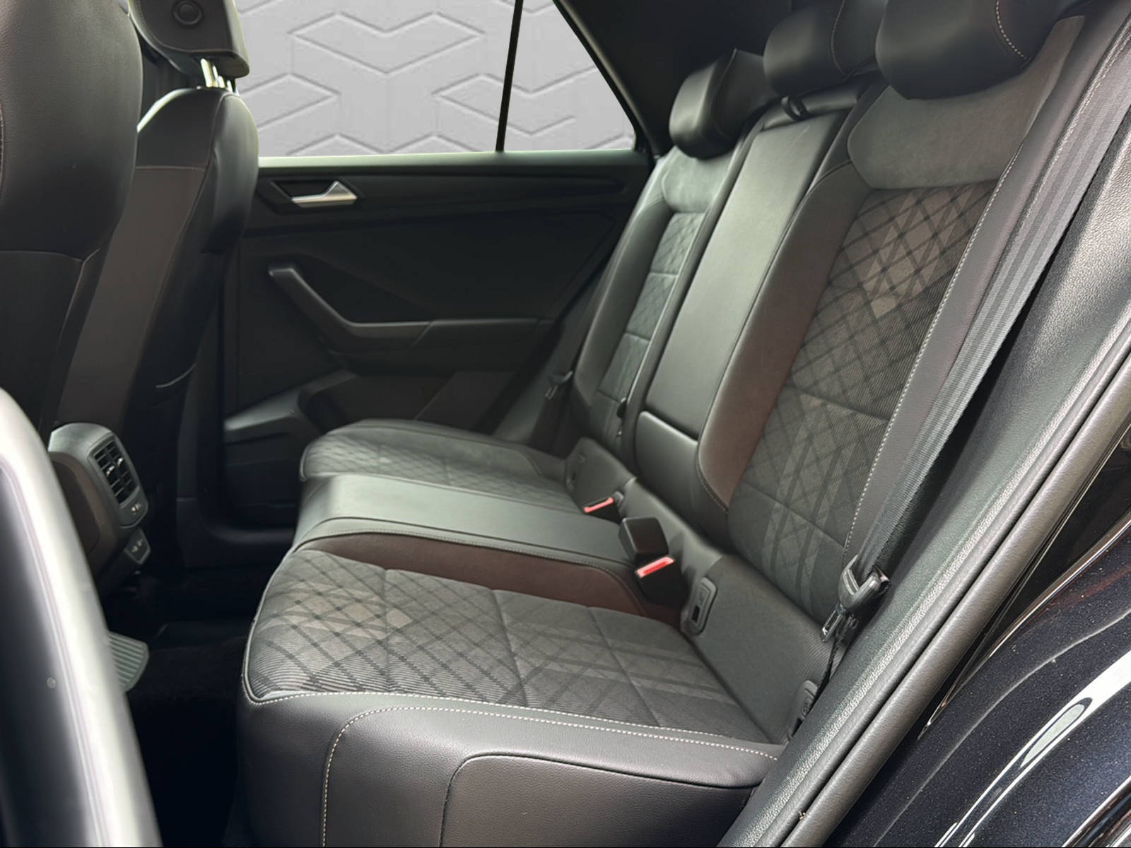 VW T-Roc 2.0 TSI R-Line DSG 4Motion-image-15