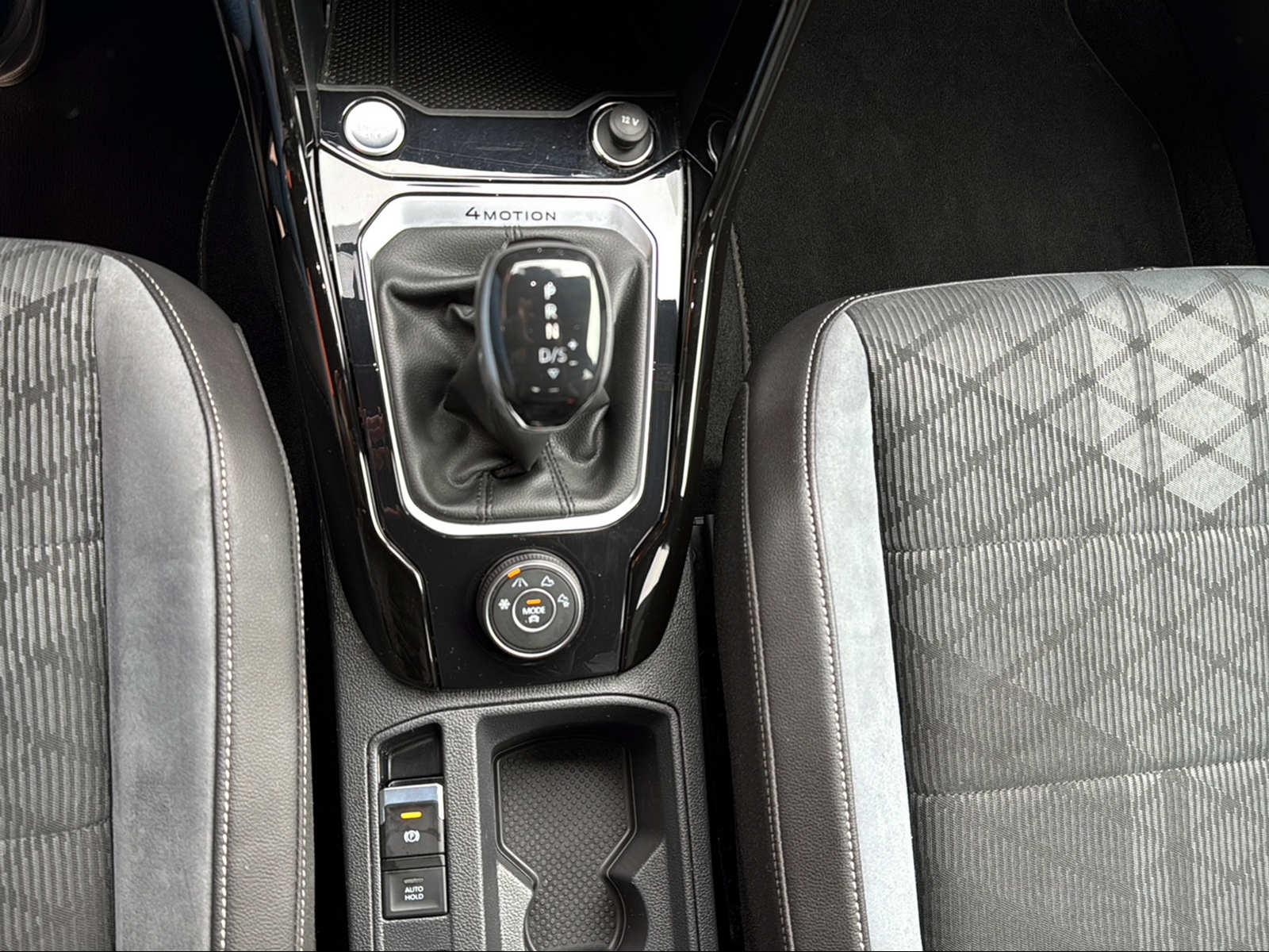 VW T-Roc 2.0 TSI R-Line DSG 4Motion-image-18