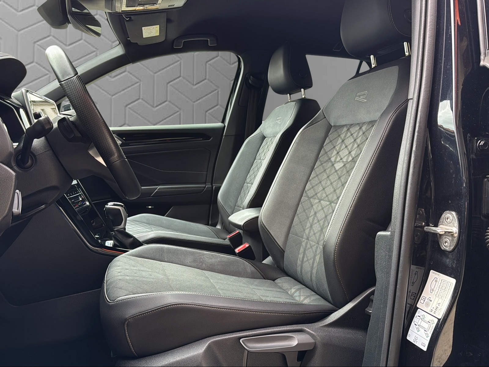 VW T-Roc 2.0 TSI R-Line DSG 4Motion-image-10