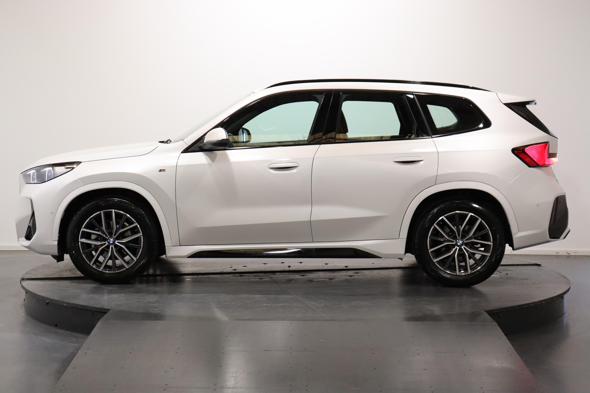 BMW X1 20d xDrive paddles-showroom-element-2