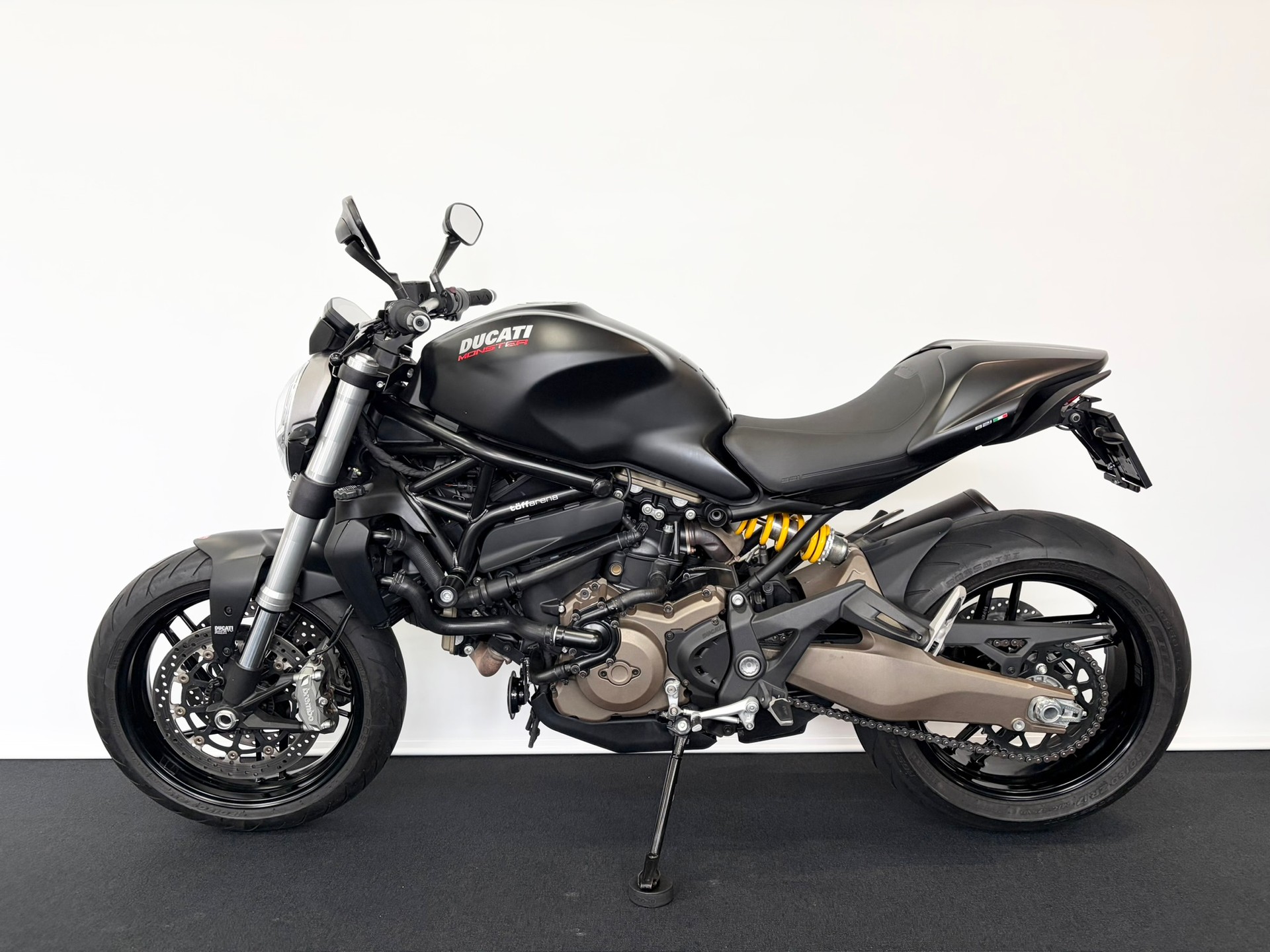 DUCATI Monster 821 Dark-showroom-element-1