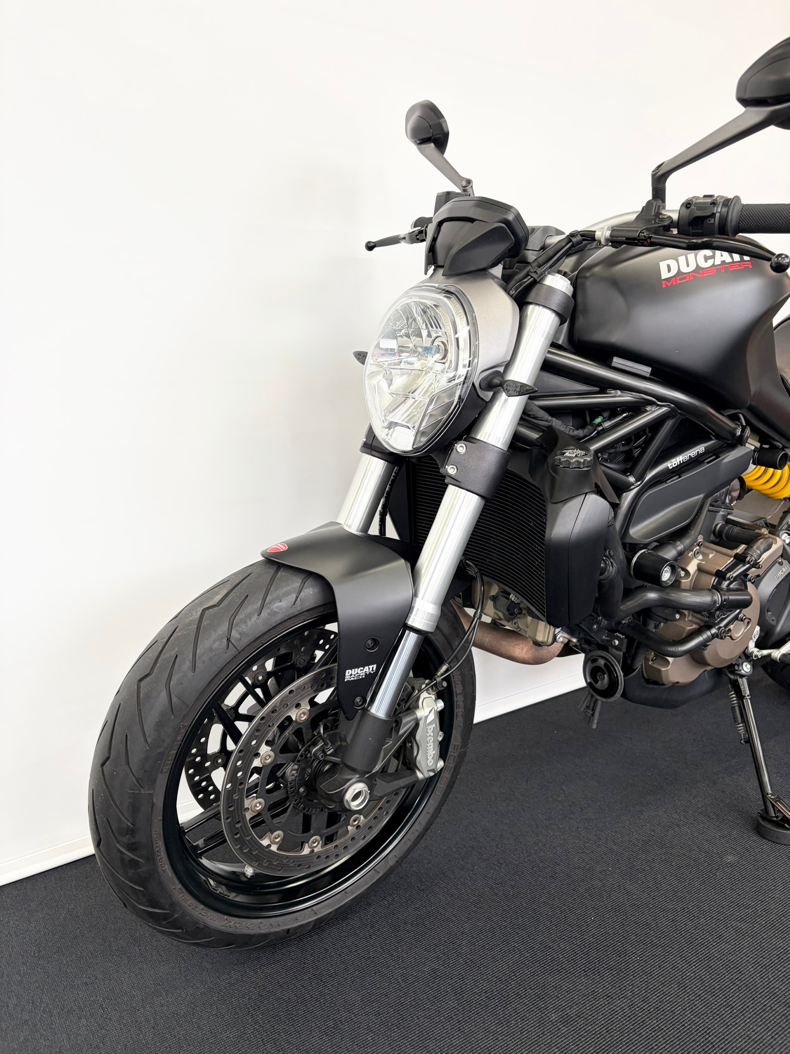 DUCATI Monster 821 Dark-showroom-element-2