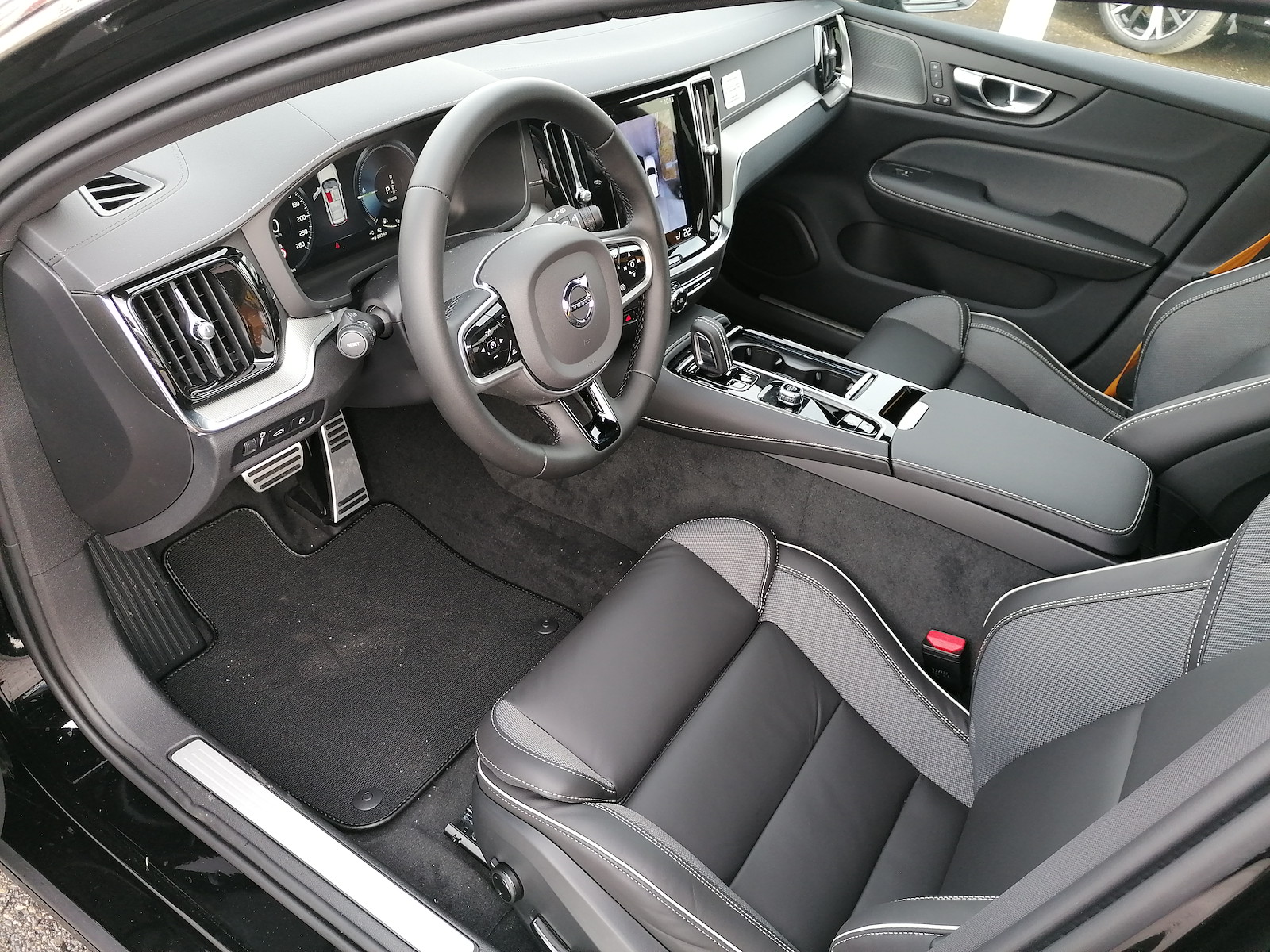 VOLVO V60 2.0 T8 TE Polestar eAWD-image-10