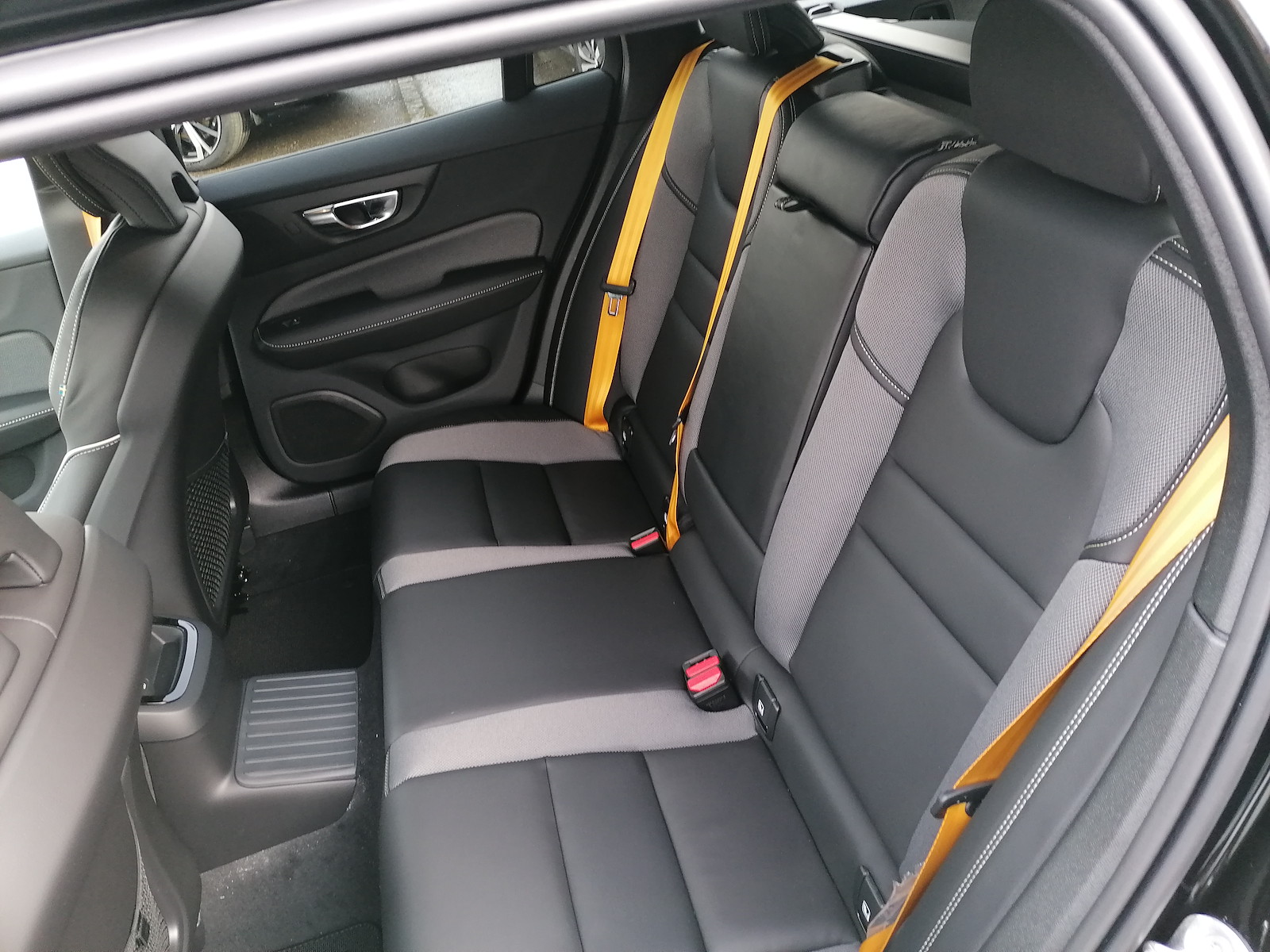 VOLVO V60 2.0 T8 TE Polestar eAWD-image-14