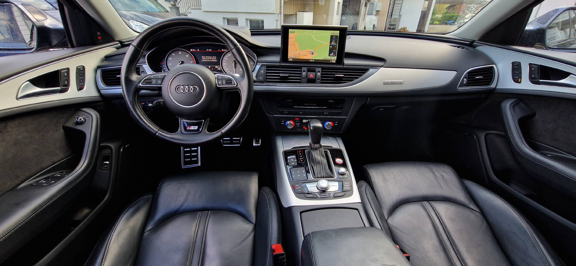 AUDI S6 Avant 4.0 V8 TFSI quattro S-Tronic-image-8