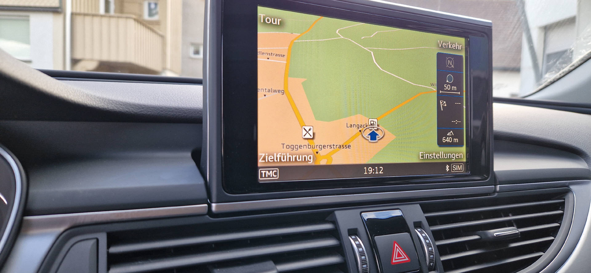AUDI S6 Avant 4.0 V8 TFSI quattro S-Tronic-image-11
