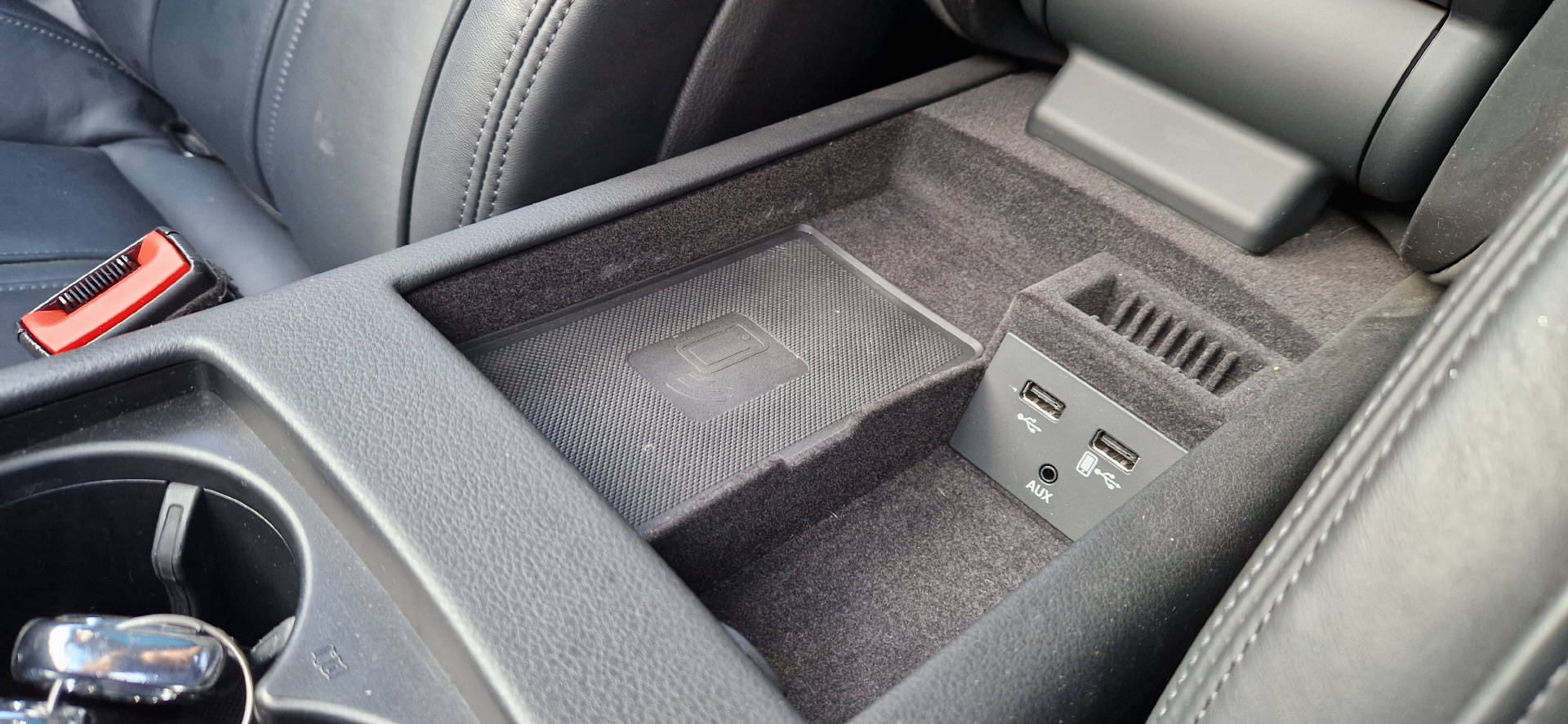 AUDI S6 Avant 4.0 V8 TFSI quattro S-Tronic-image-15