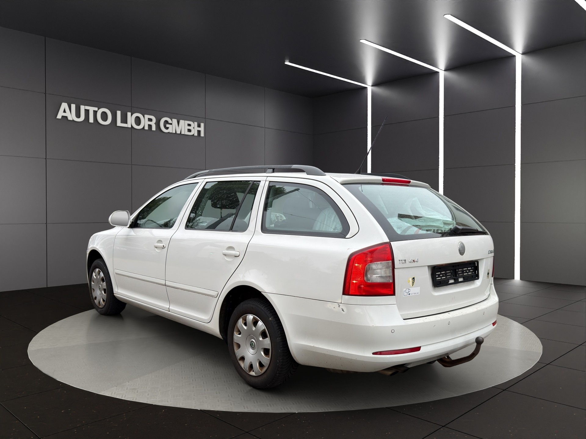 SKODA Octavia Combi 1.9 TDI Swiss Adventure 4x4-image-2