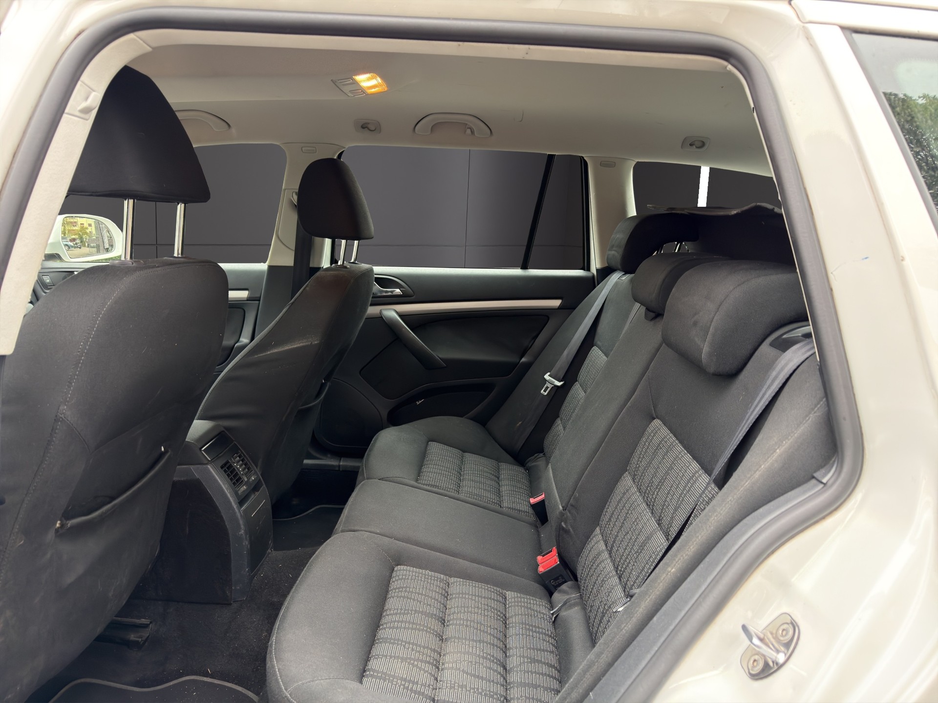 SKODA Octavia Combi 1.9 TDI Swiss Adventure 4x4-image-11