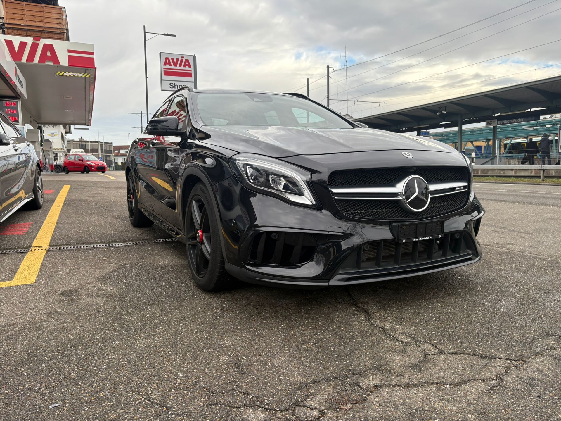 MERCEDES-BENZ GLA 45 AMG Yellow Night Edition 4Matic 7G-DCT-image-4