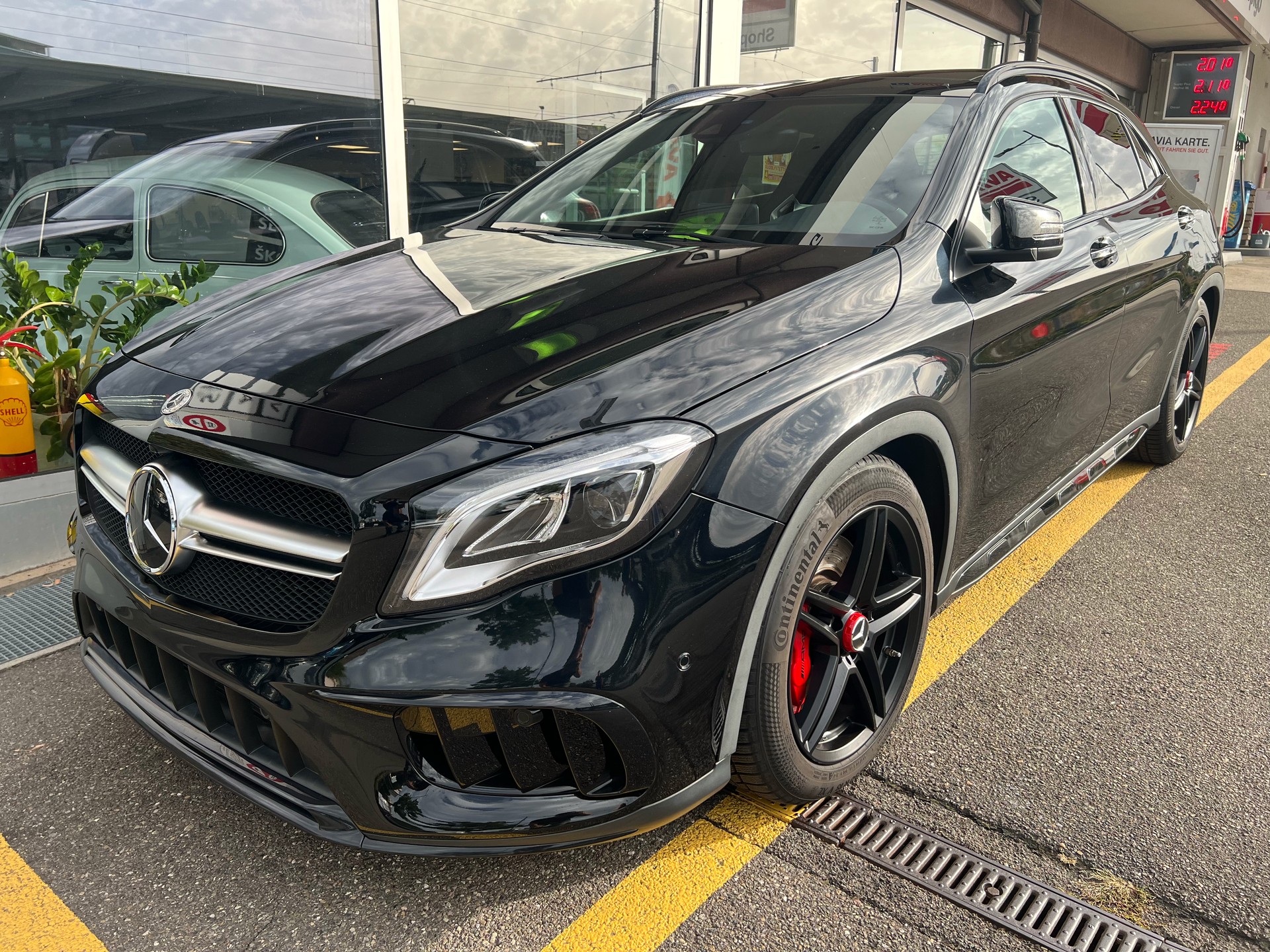 MERCEDES-BENZ GLA 45 AMG Yellow Night Edition 4Matic 7G-DCT-image-4