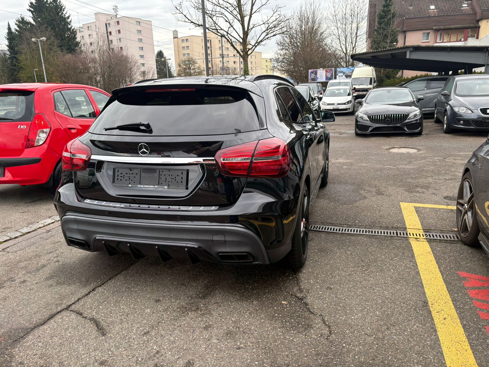 MERCEDES-BENZ GLA 45 AMG Yellow Night Edition 4Matic 7G-DCT-image-2
