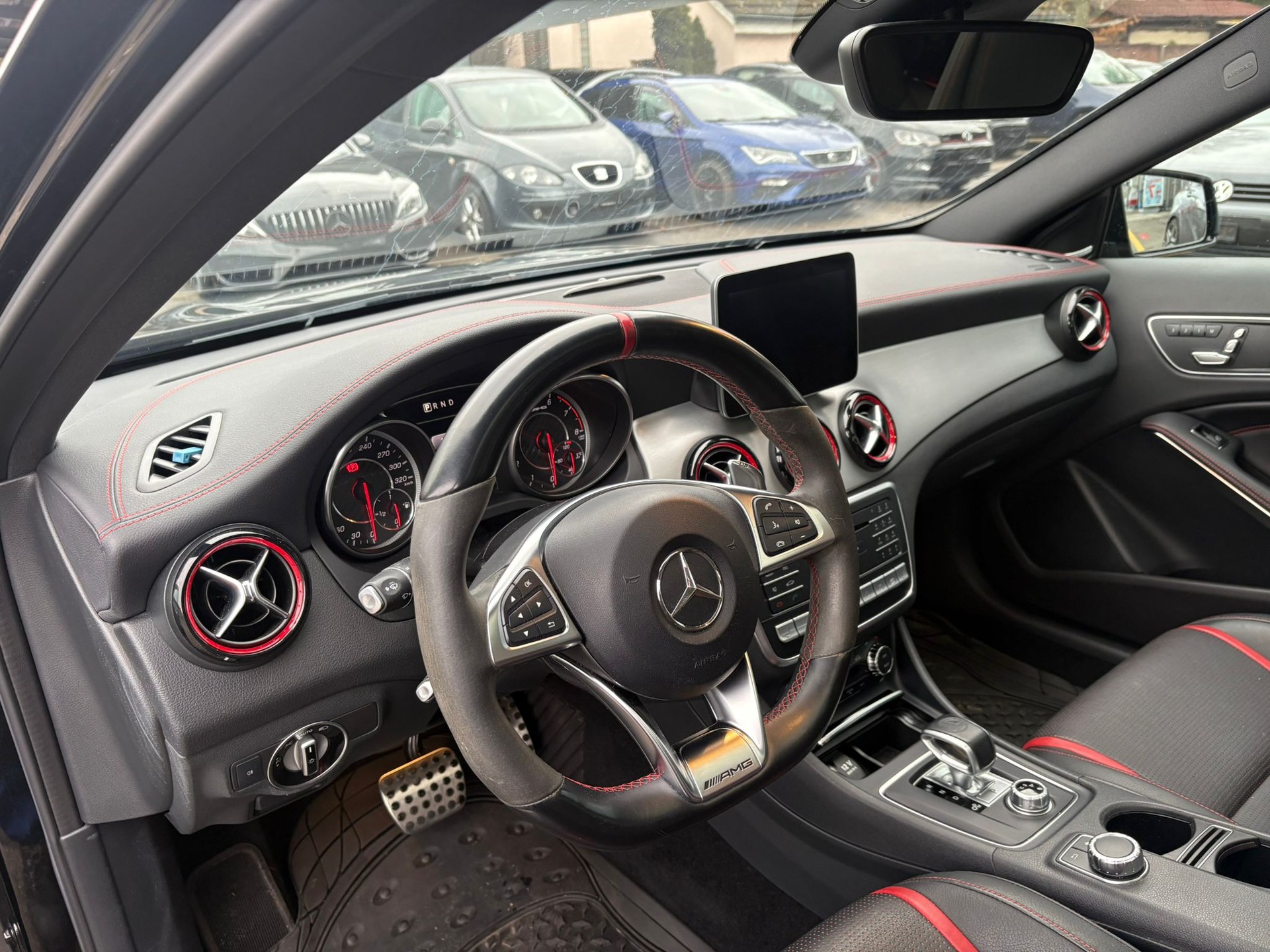 MERCEDES-BENZ GLA 45 AMG Yellow Night Edition 4Matic 7G-DCT-image-6