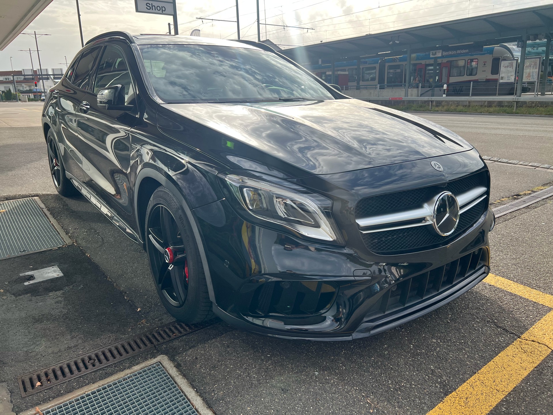 MERCEDES-BENZ GLA 45 AMG Yellow Night Edition 4Matic 7G-DCT-image-3