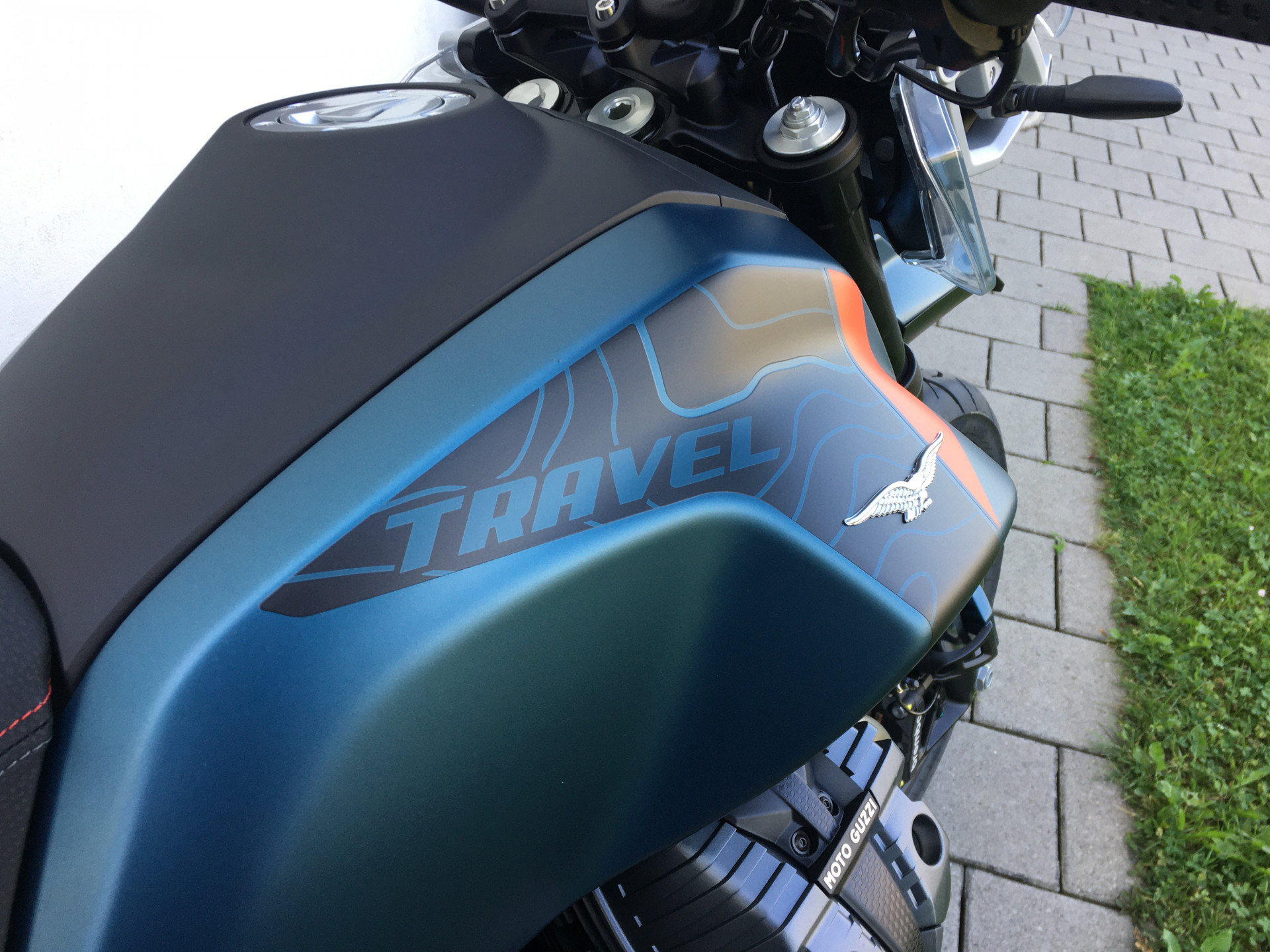 MOTO GUZZI V85 TT Travel-showroom-element-3