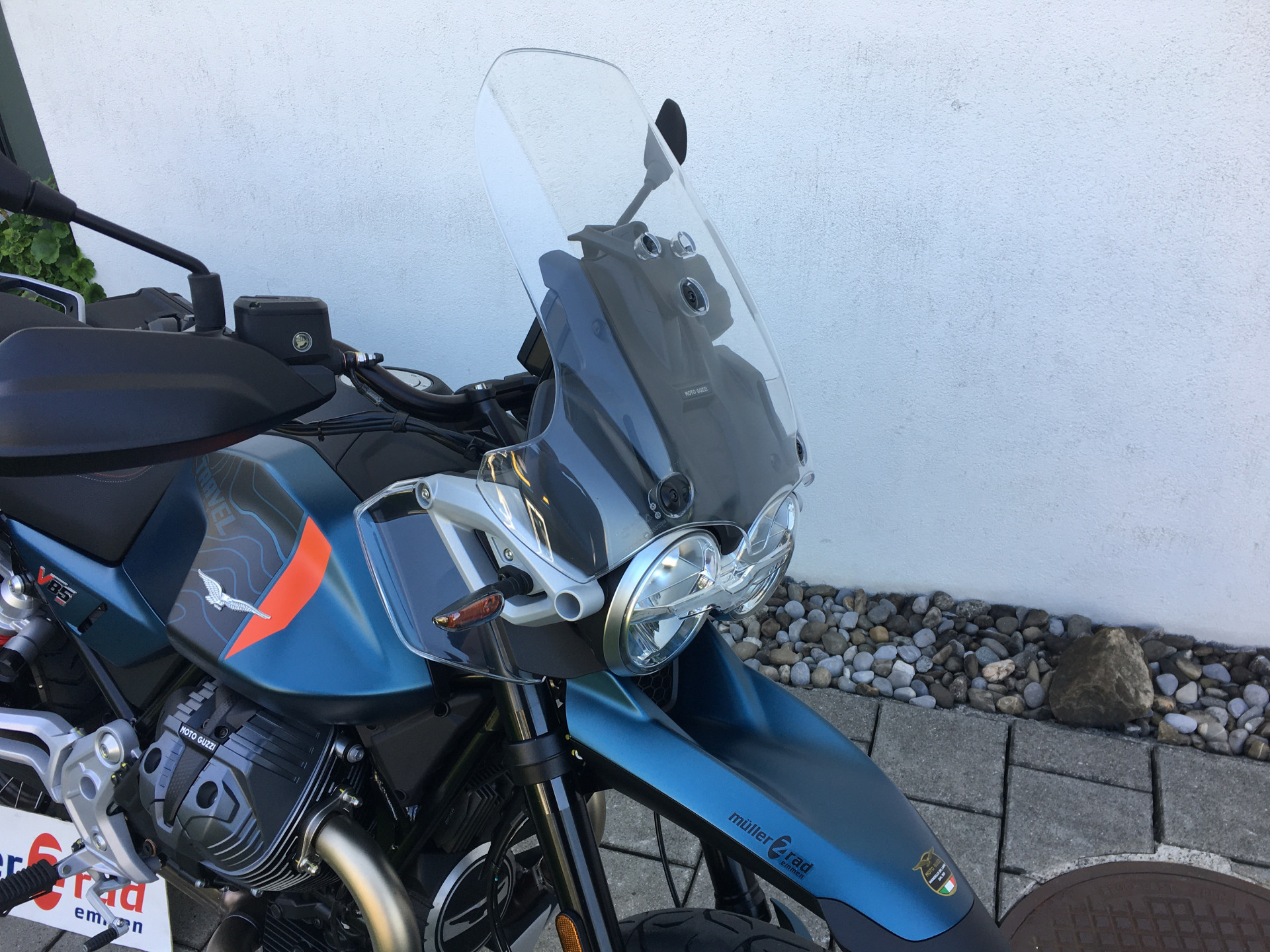 MOTO GUZZI V85 TT Travel-showroom-element-1