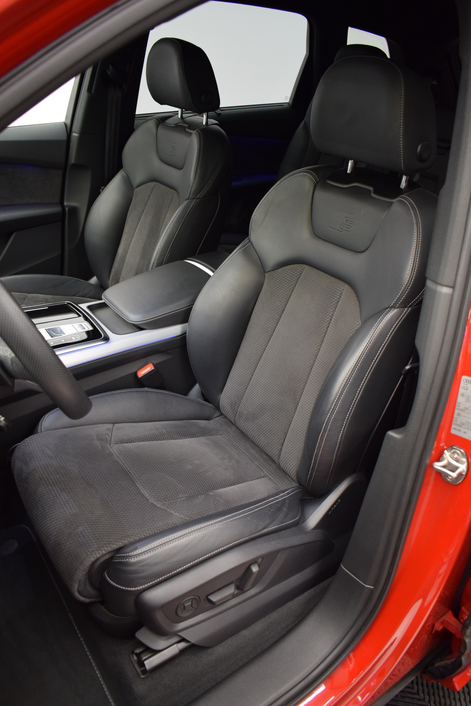 AUDI SQ7 TFSI quattro tiptronic, 7 Sitzer, Anhängerkupplung-image-16