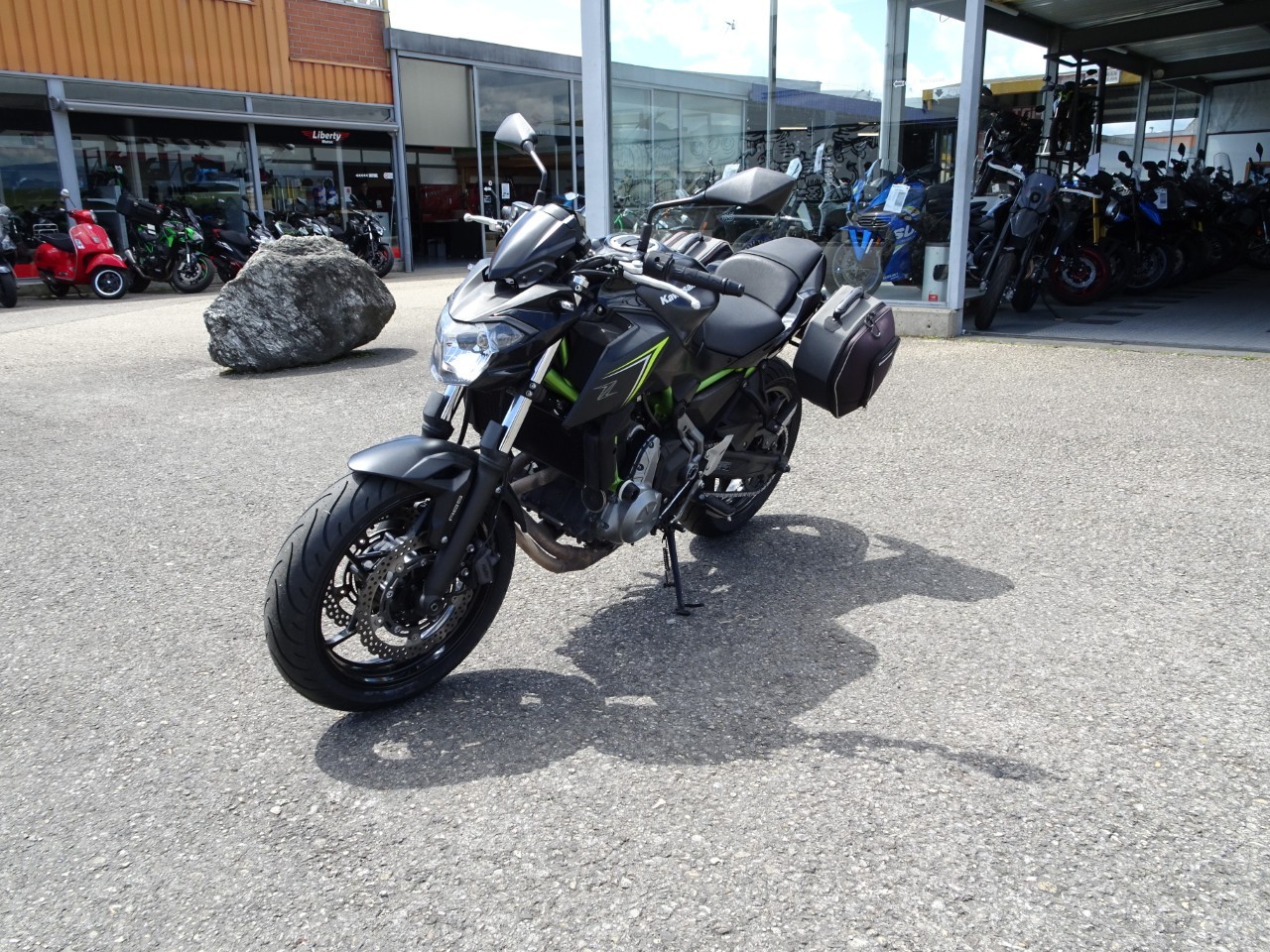 KAWASAKI Z 650 ABS-showroom-element-3