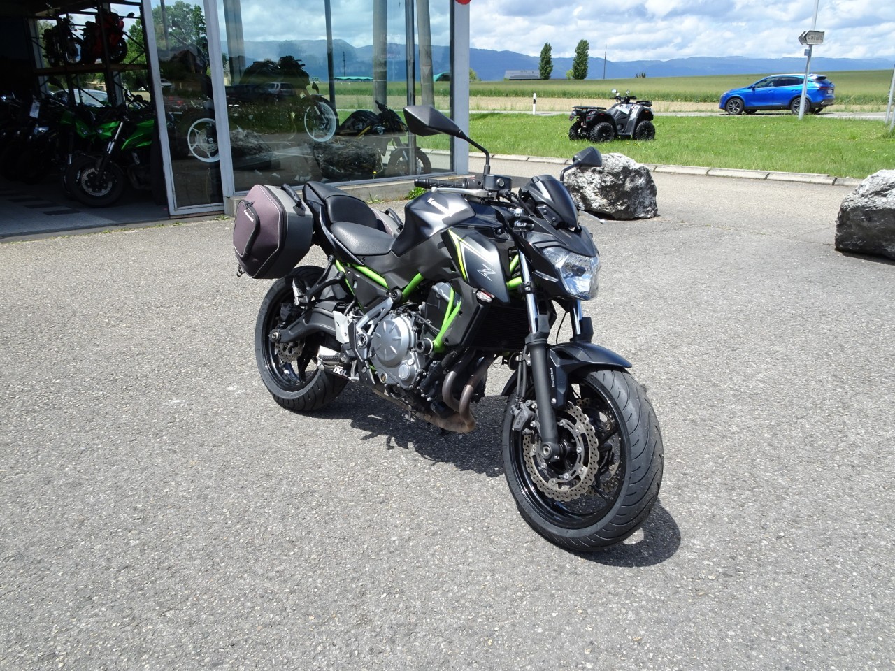 KAWASAKI Z 650 ABS-showroom-element-1
